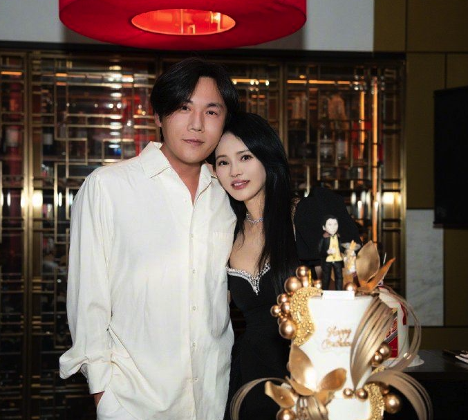伊能靜和秦昊結婚13年。（圖／取自伊能靜微博）