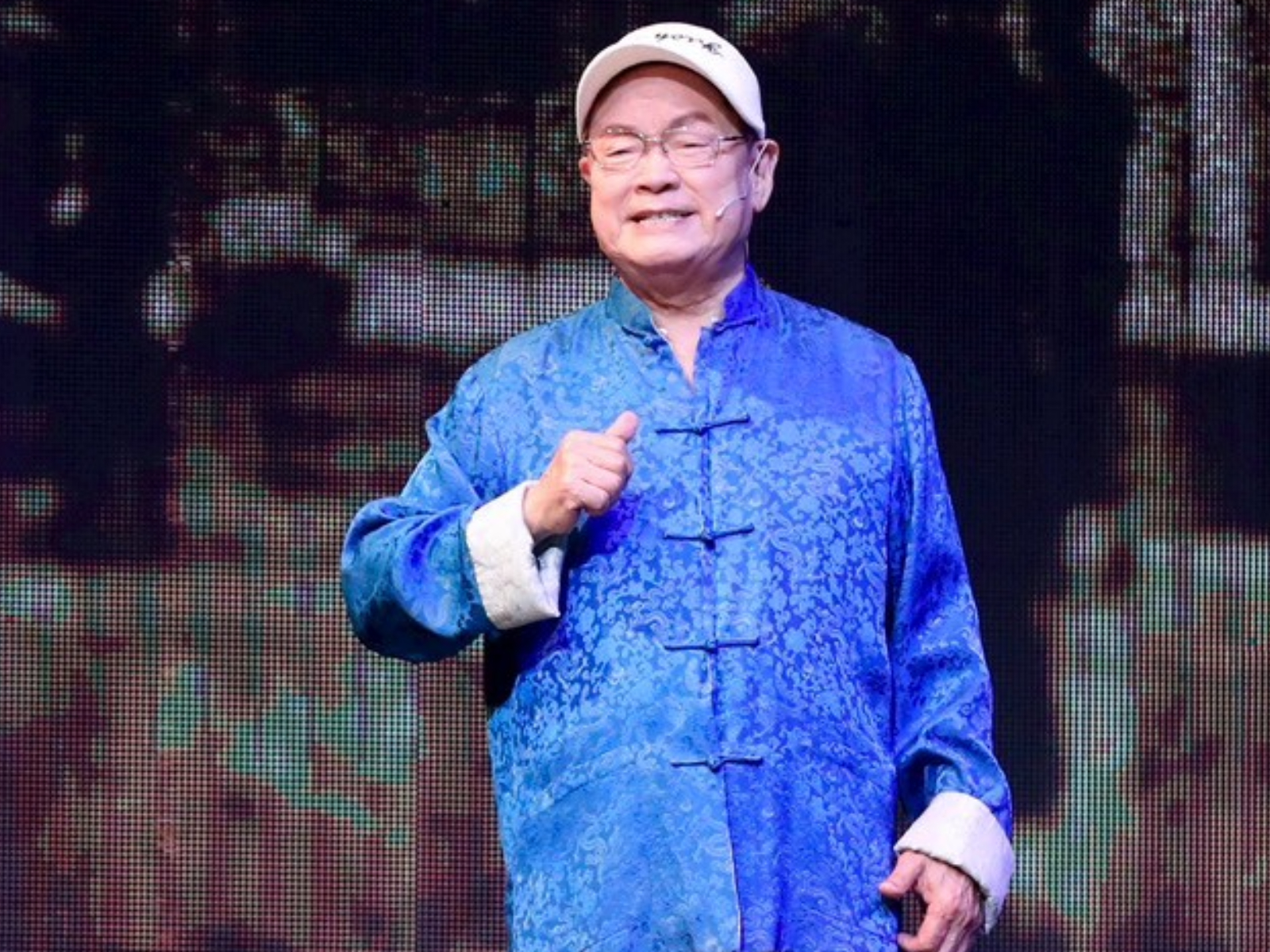 劉福助很有活力、熱愛表演。（圖／記者陳明中攝）