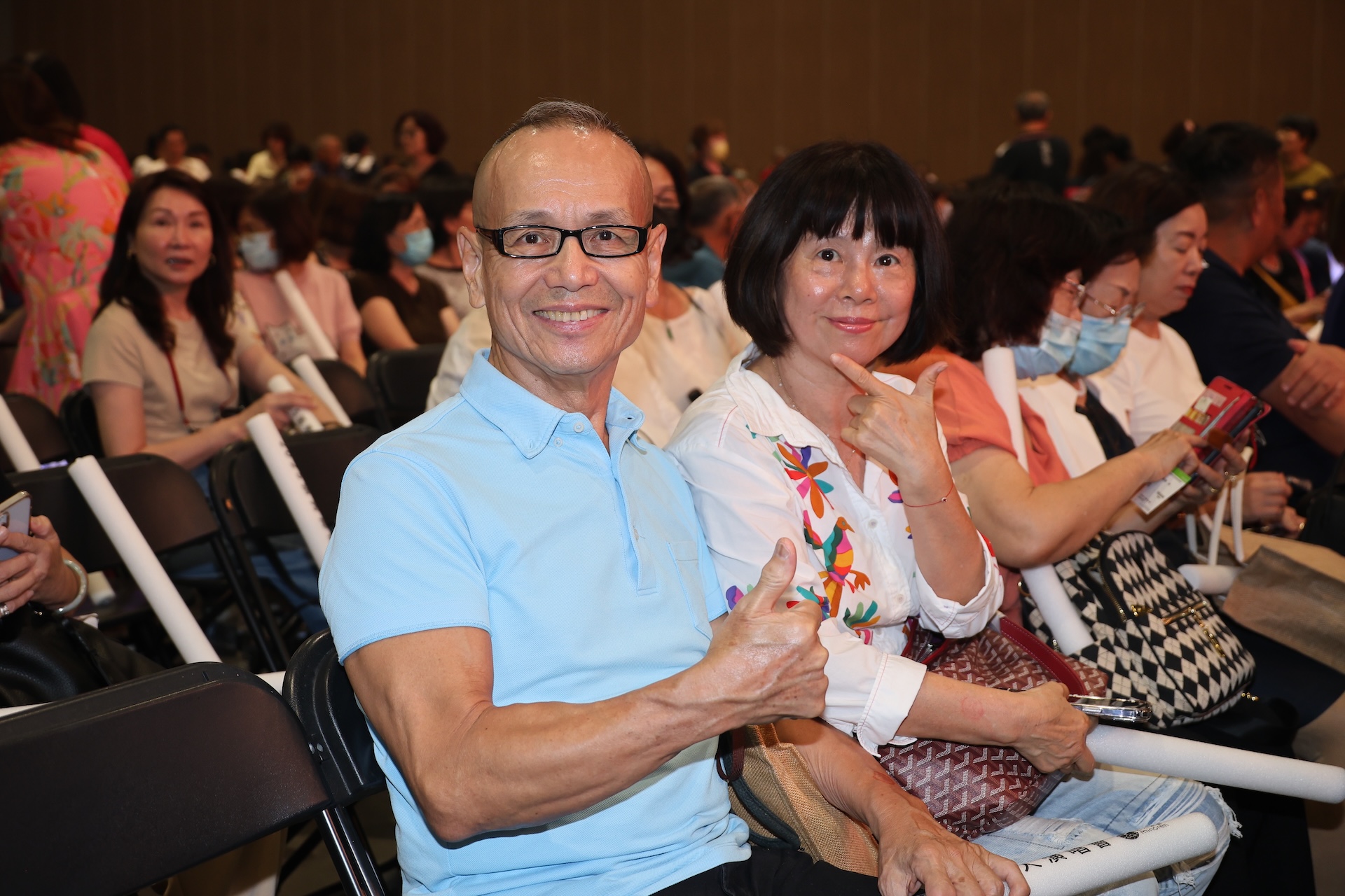 任爸（左）、任媽好久不見！（圖／名人演藝事業提供）