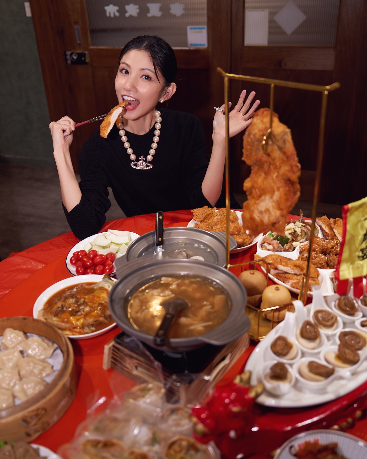 李千娜聽歌會吃夜市辦桌。（圖／環球音樂提供）