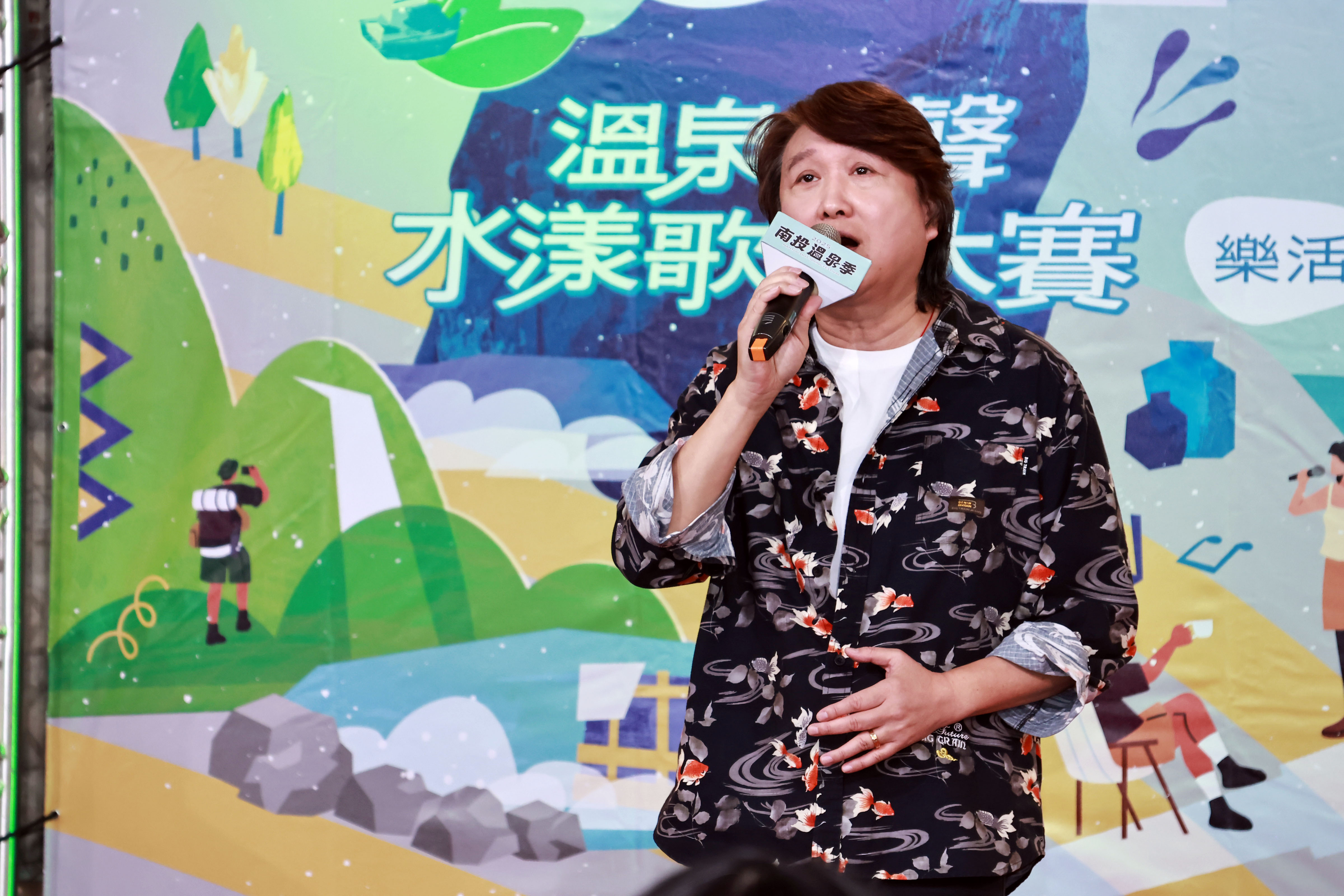 資深音樂製作人周治平擔任歌唱大賽的主評審。（圖／南投縣政府提供）