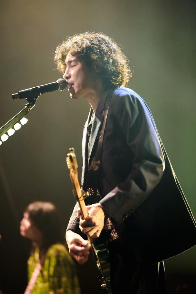 齊藤和義帶來〈歌手的情歌〉、〈想要變得溫柔〉等知名抒情金曲。（圖／大鴻藝術BIG ART提供）