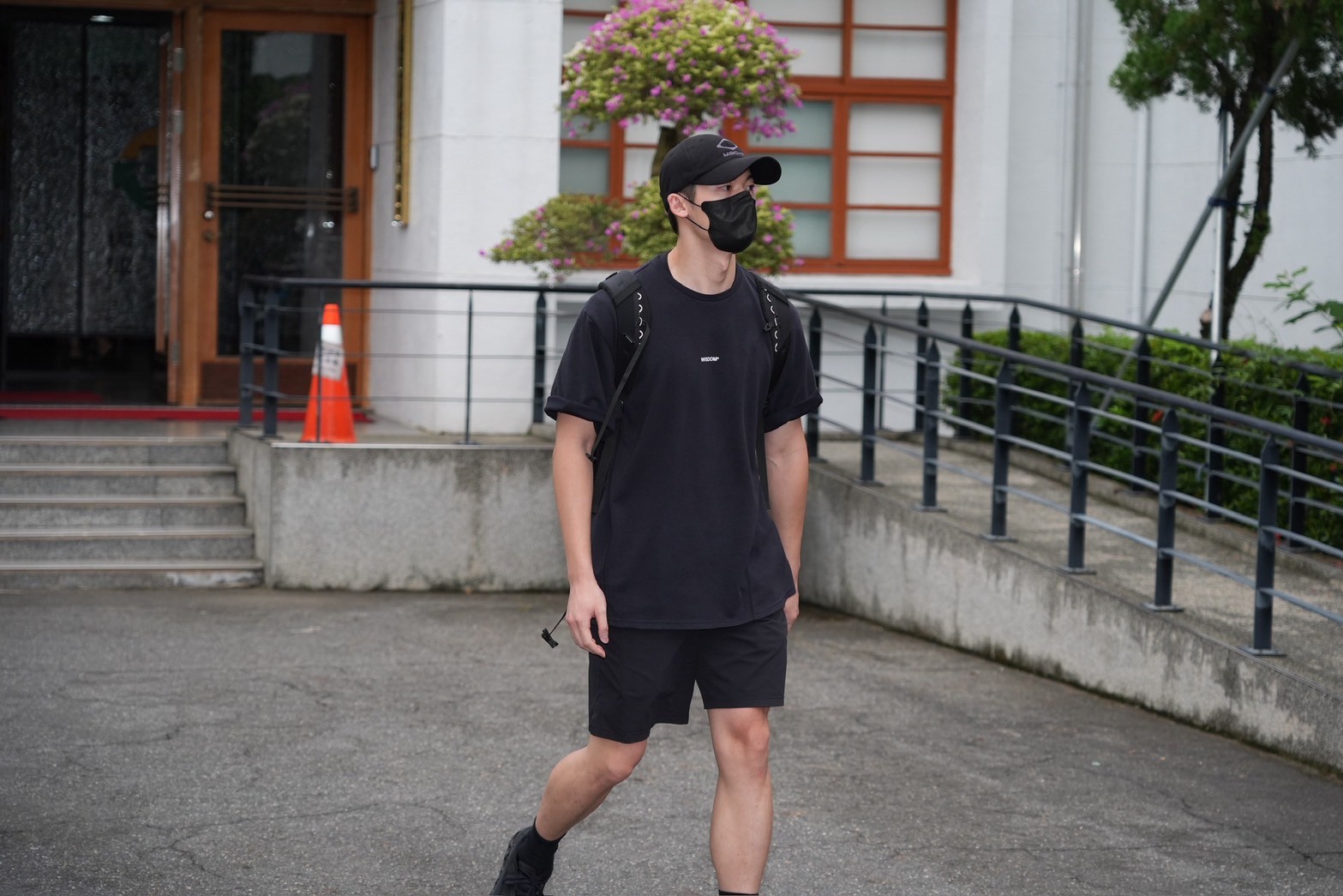 許光漢於南投內政部役政司退伍，現場親切受訪。（圖／記者許方正攝影）