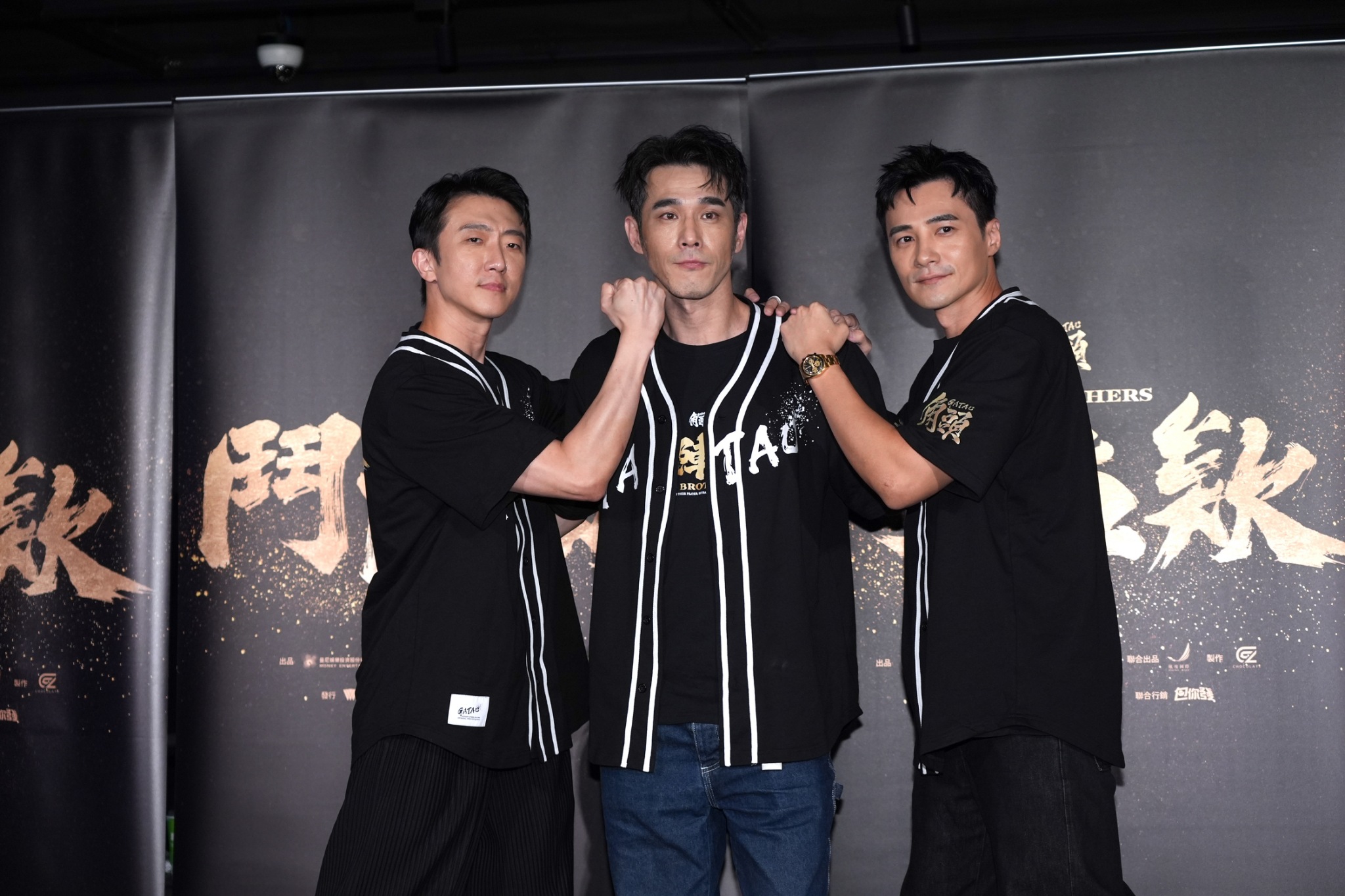 是元介（右）首度加入角頭系列電影，片中演出警察一角；黃騰浩、張懷秋片中達成合作。（圖／記者陳明中攝）