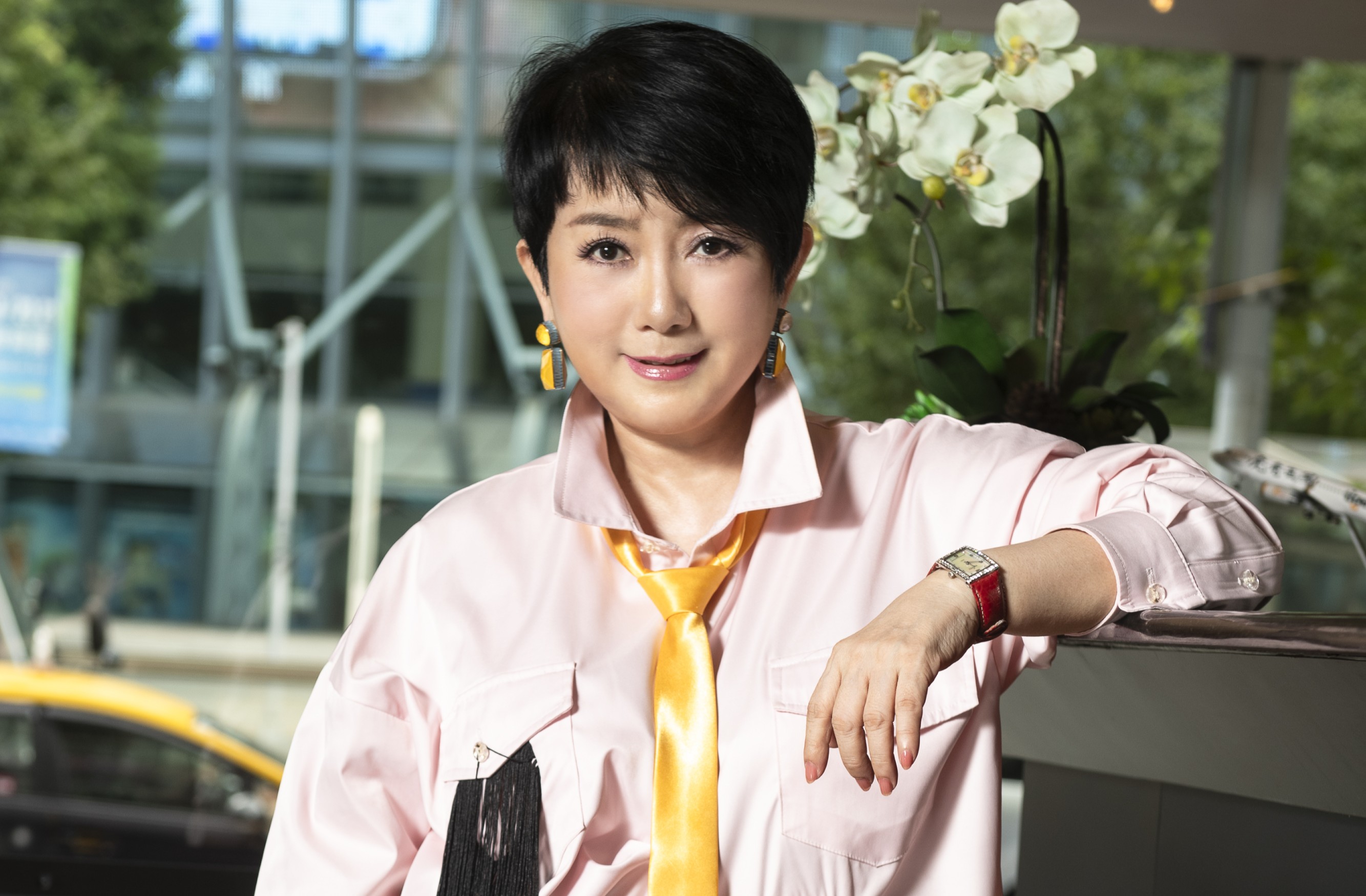 周思潔剛拿到敬老卡，但保養得宜看不出年紀。（圖／大大娛樂提供）