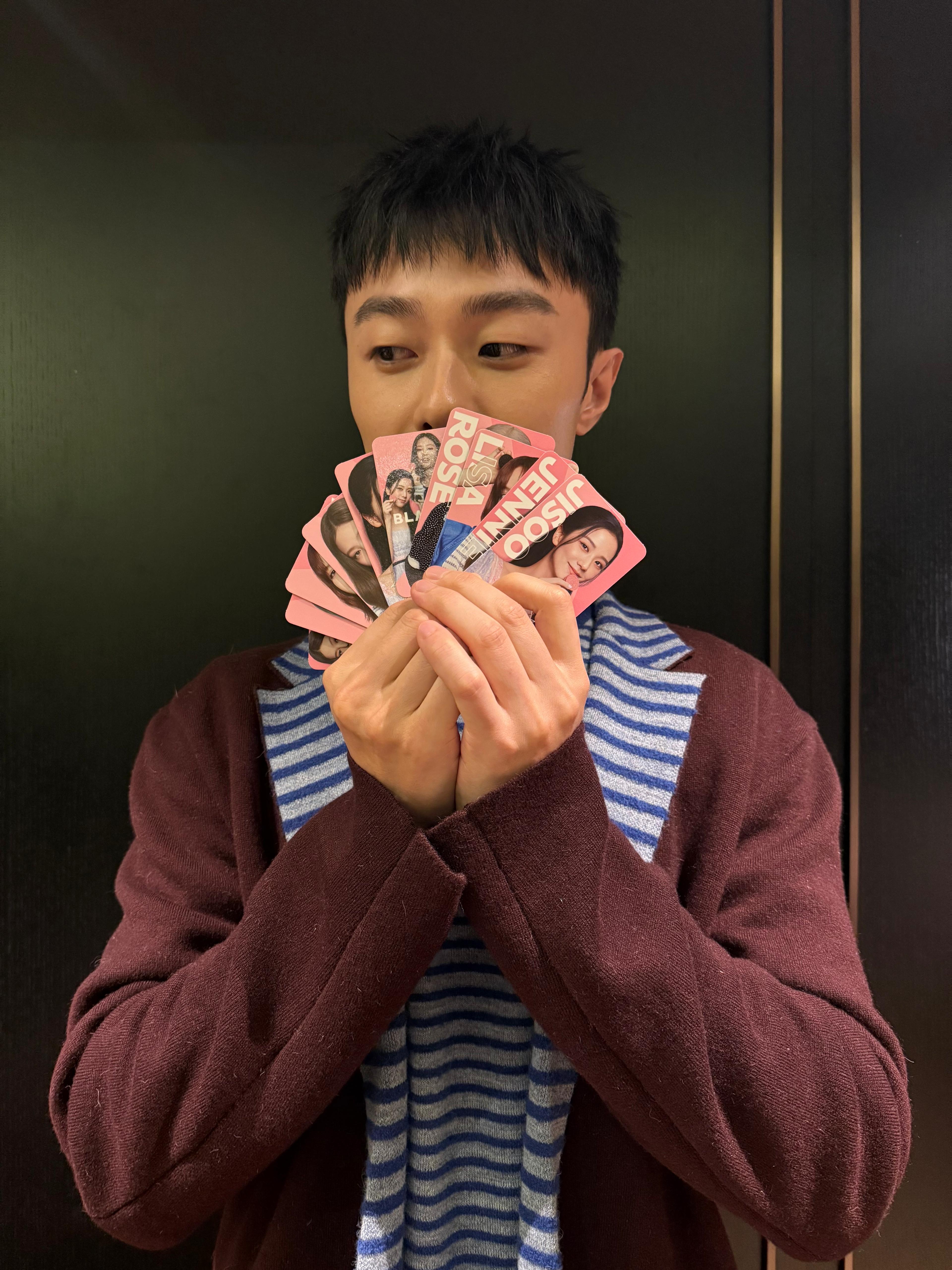 施柏宇收到粉絲送的BLACKPINK 應援禮。（圖／施柏宇工作室提供）