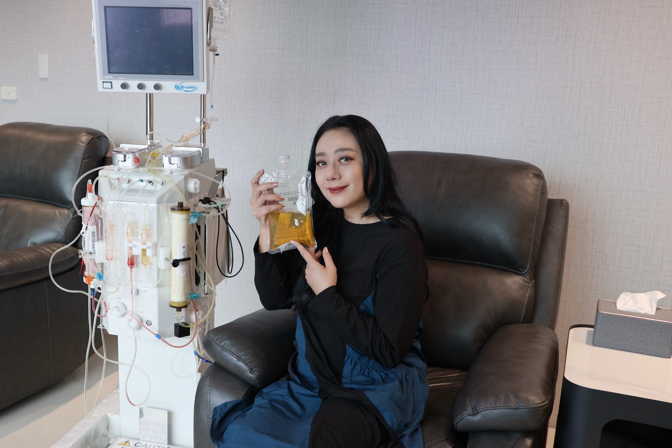 高慧君進行接受雙重過濾血漿交換療法。（圖／光意娛樂提供）