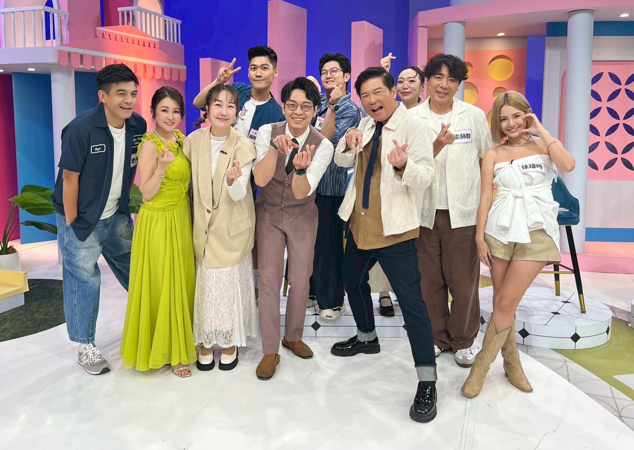 史丹利（左起）、麻衣、主持人巴鈺、網紅板橋王先生等一同上《女王大人》。（圖／緯來綜合台提供）