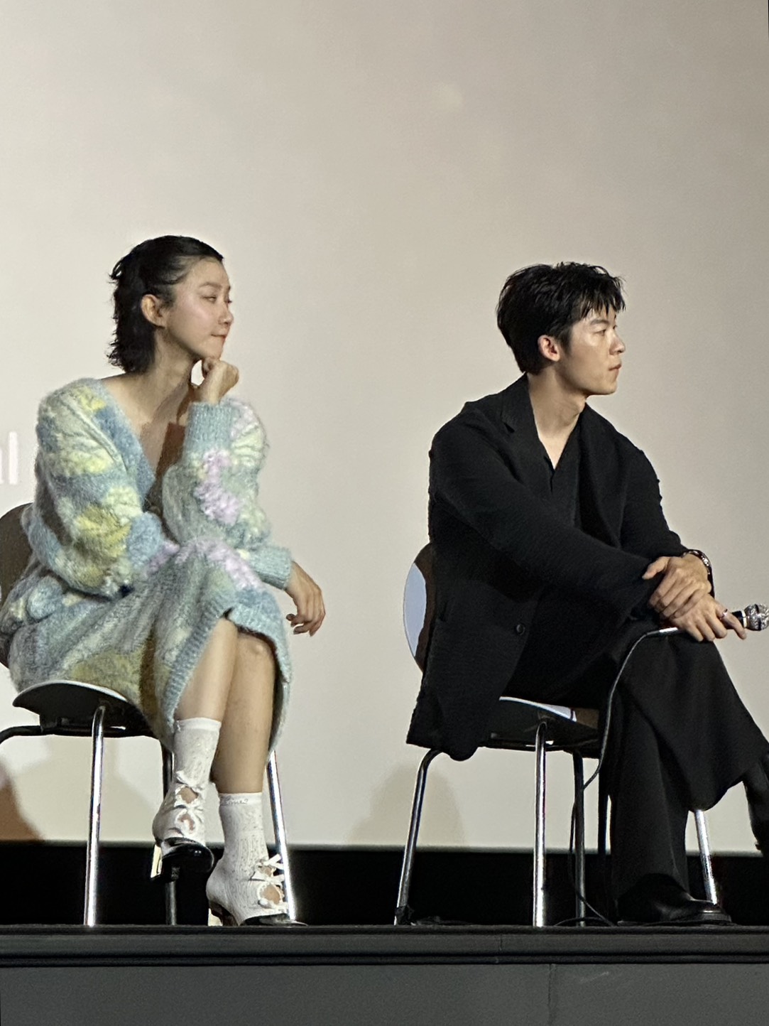 許光漢（右）、袁澧林望向同處。（圖／記者蔡依庭攝）