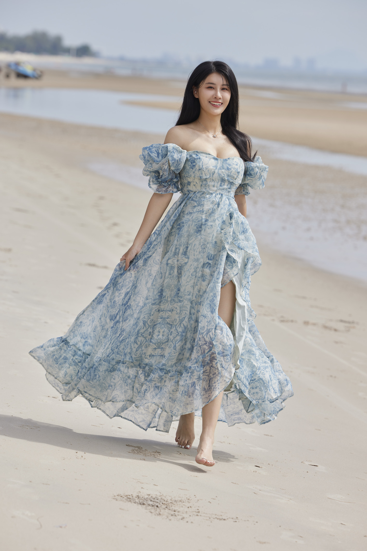 林真亦性感回歸，推全新寫真《亦如初見：YUNA林真亦寫真》。（圖／影一製作所提供）