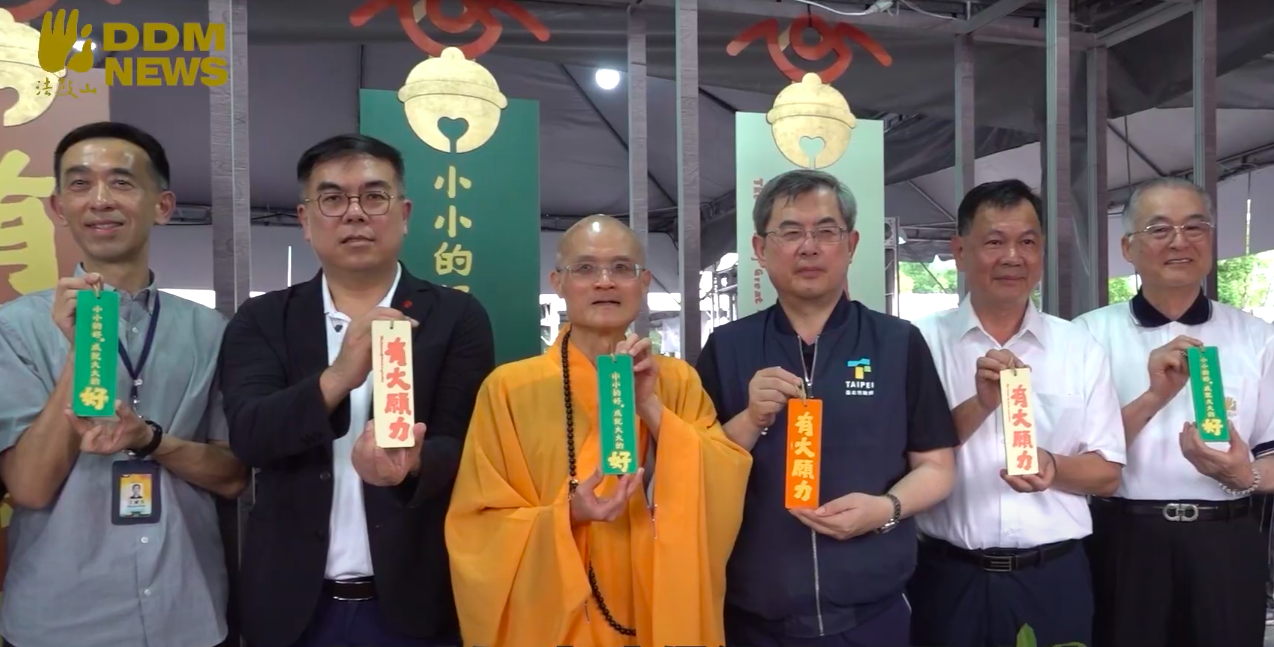 現任住持果暉法師（中）帶領參加寶雲寺法華嬉遊活動。（圖／翻攝自寶雲寺法華嬉遊專區）