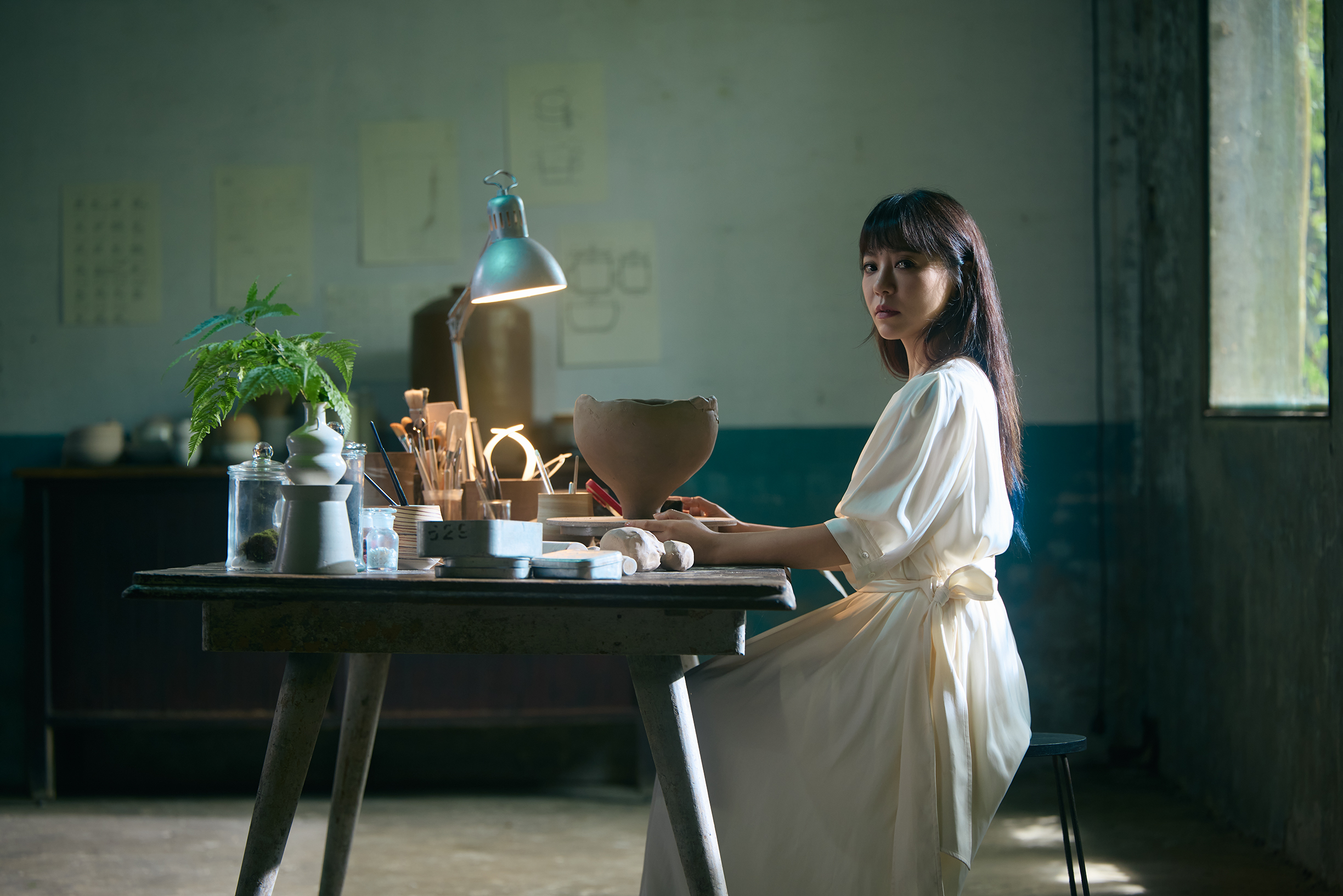 1丁噹顛覆過往演繹，詭魅獻聲同名電影《泥娃娃》的主題曲。（圖／相信音樂提供）