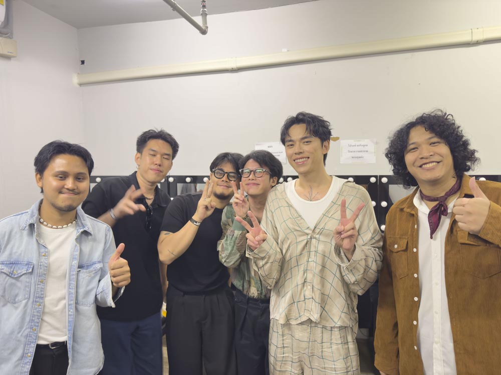 HUSH與CORNBOI在後台留下紀念合照。（圖／默聲音樂提供）