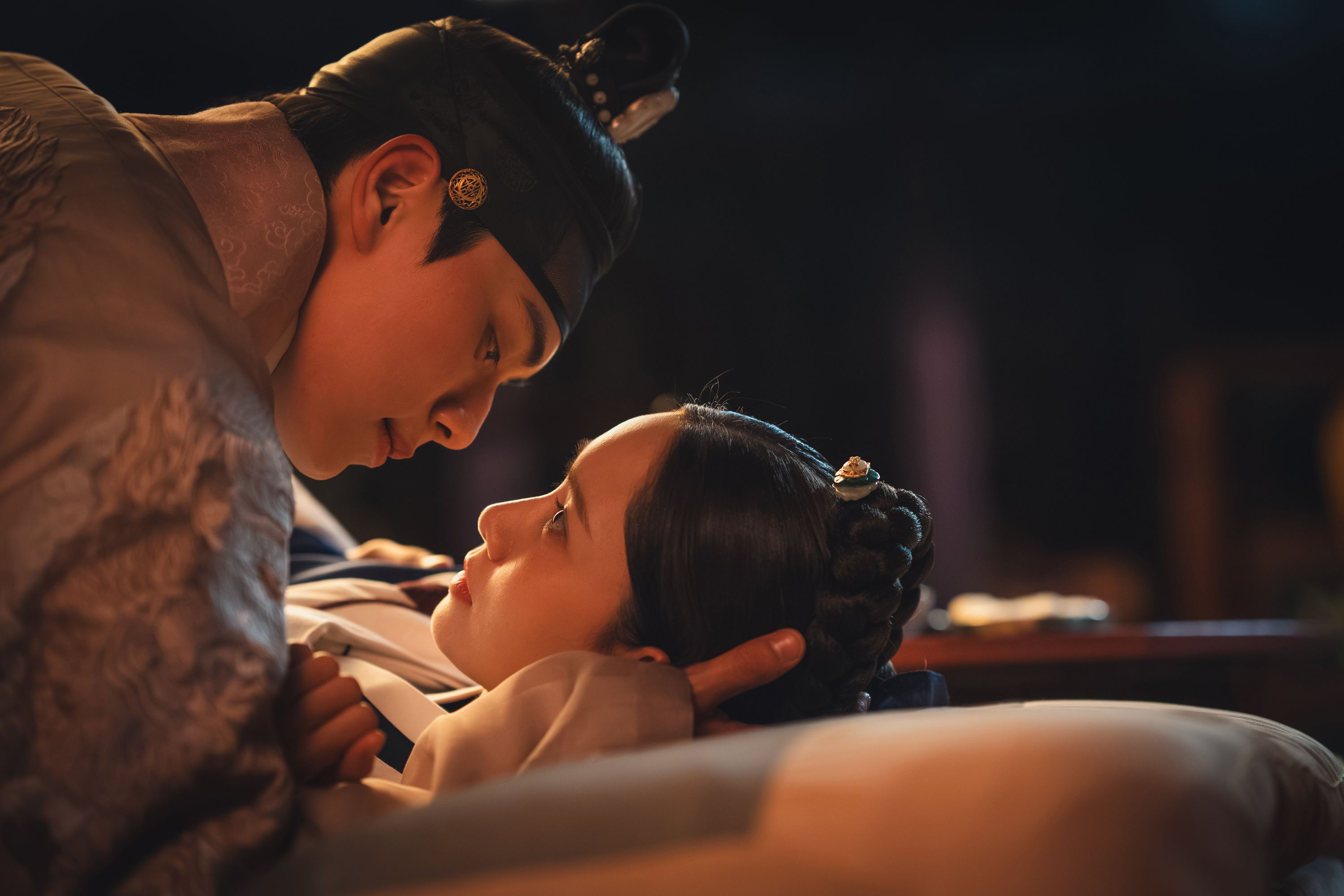 林潤娥、李彩玟主演的韓國影集《暴君的廚師》。（圖／Netflix提供）