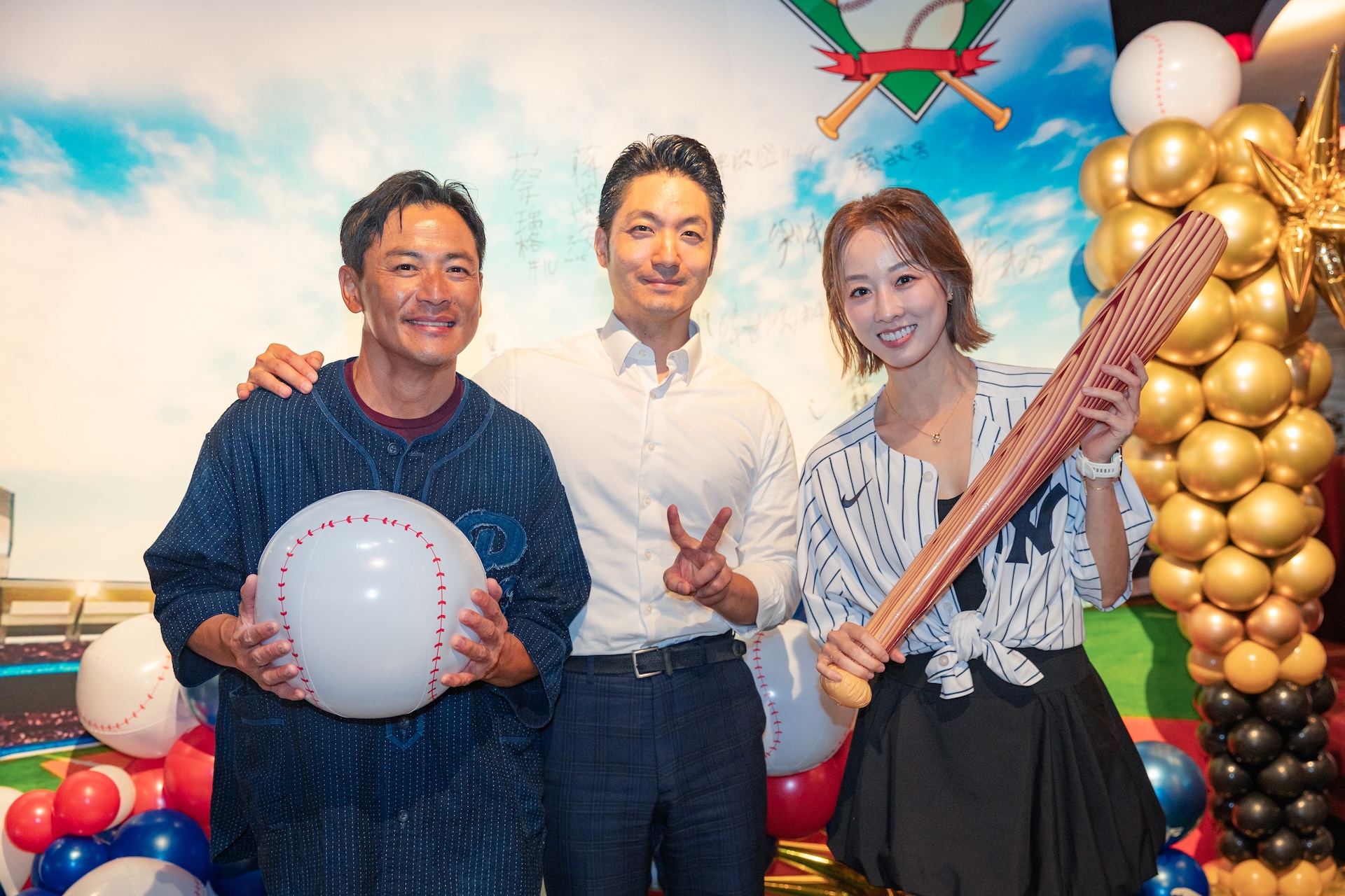 江宏恩（左起）、台北市長蔣萬安、夏語心一同參與慶功宴。（圖／美福、北市府提供）