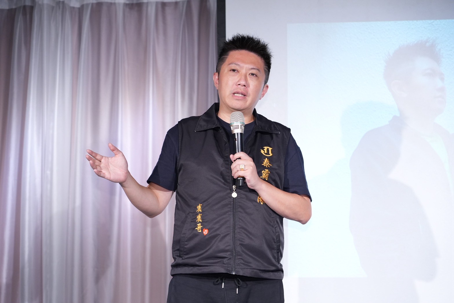 賓賓哥開記者會，把想說的話說清楚。（圖／記者許方正攝）