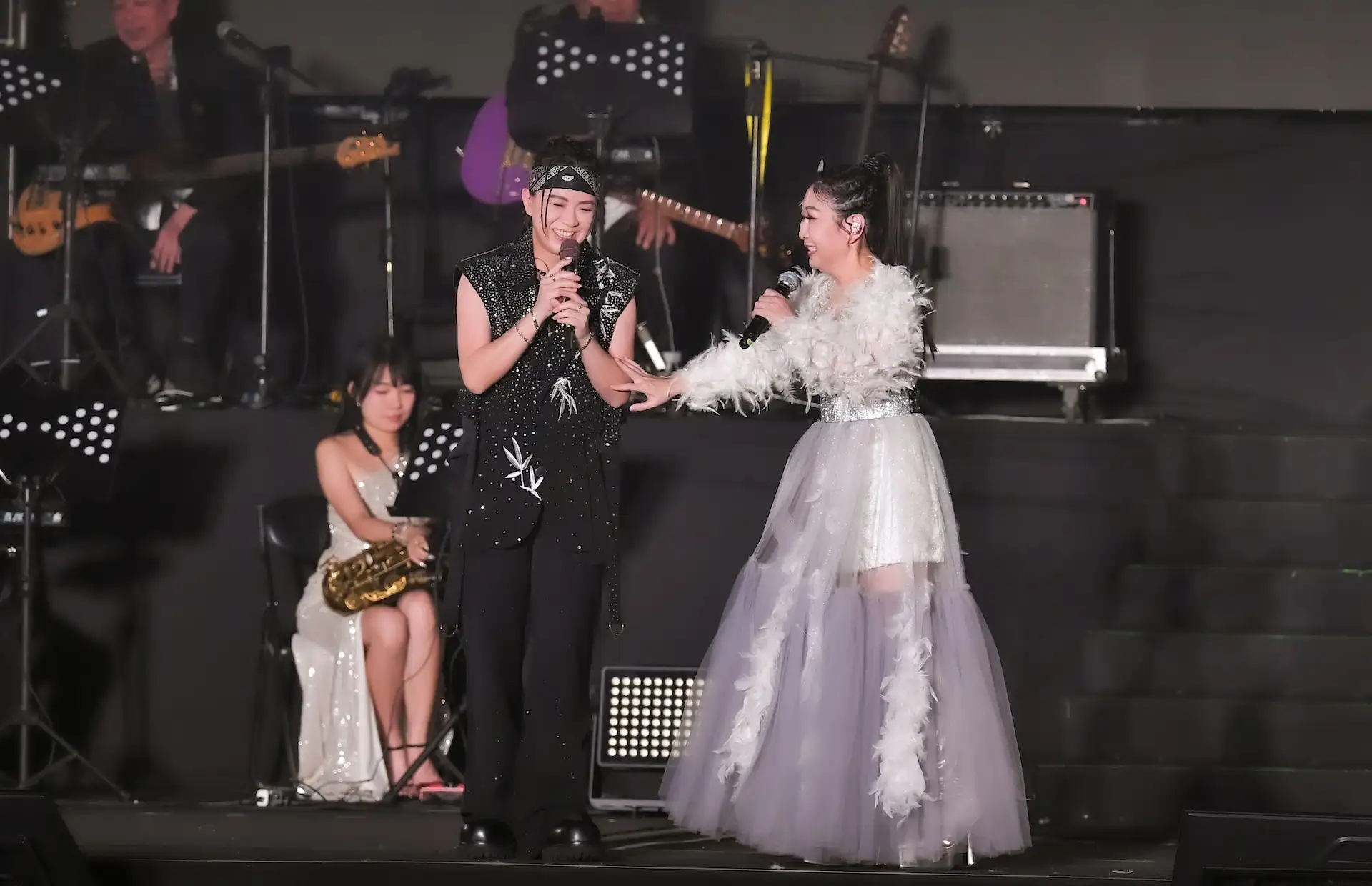 張芸京(左)是第一位嘉賓。(圖/名人演藝事業提供)