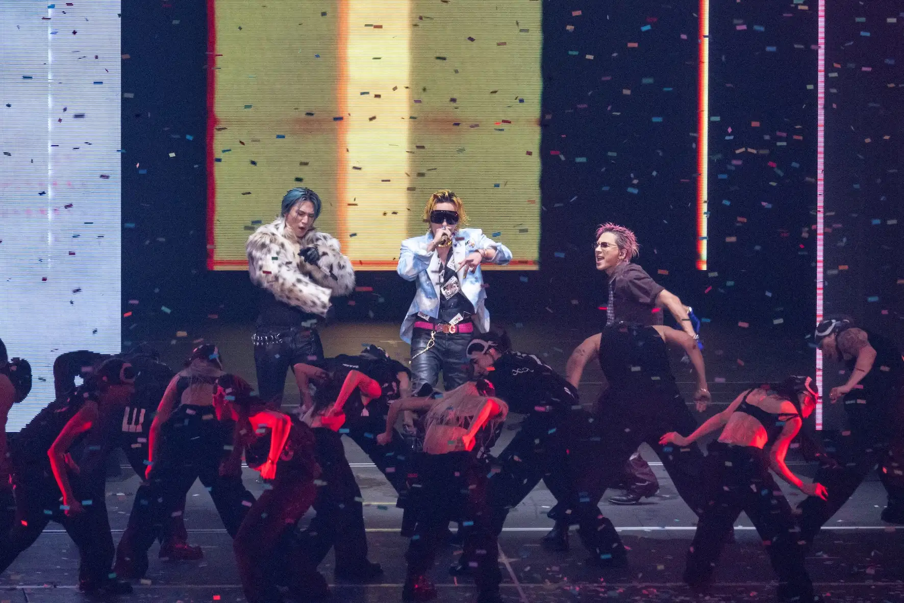 BIGBANG演唱〈BAD BOY〉與〈BAE BAE〉等經典歌曲嗨翻現場。(圖/讀者提供)