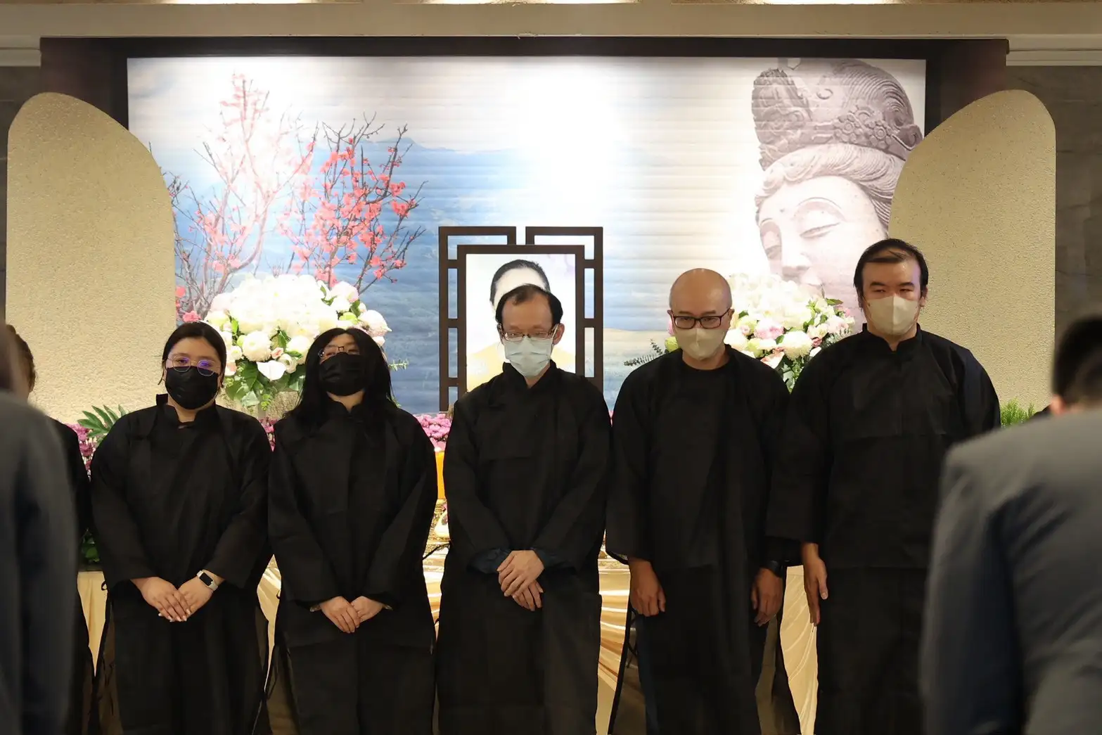 藍琪告別式上,家屬發表聲明表達感謝。(圖/記者許方正攝)