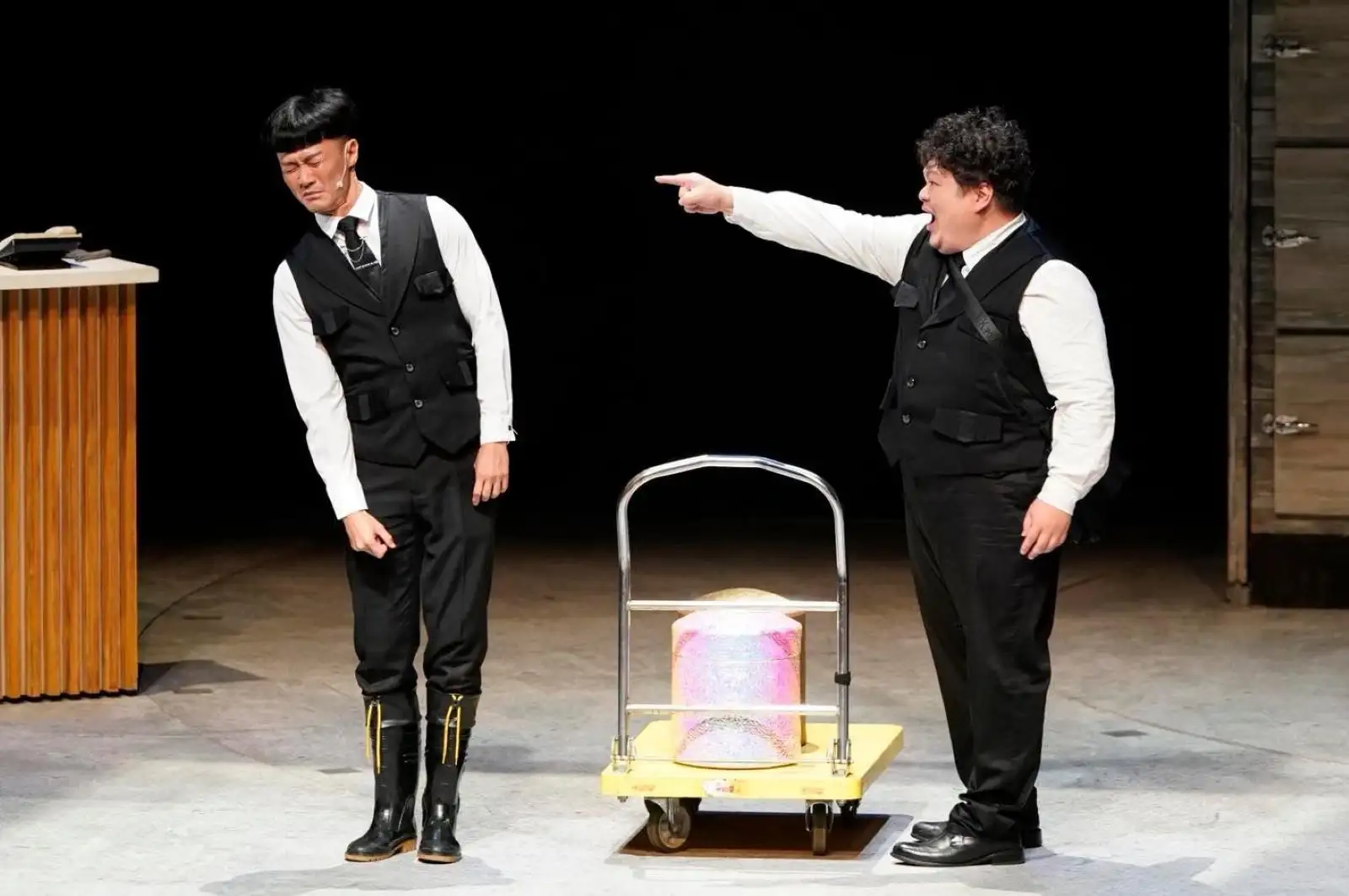 林俊逸忍痛完成演出。(圖/翻攝自林俊逸 Sean臉書)