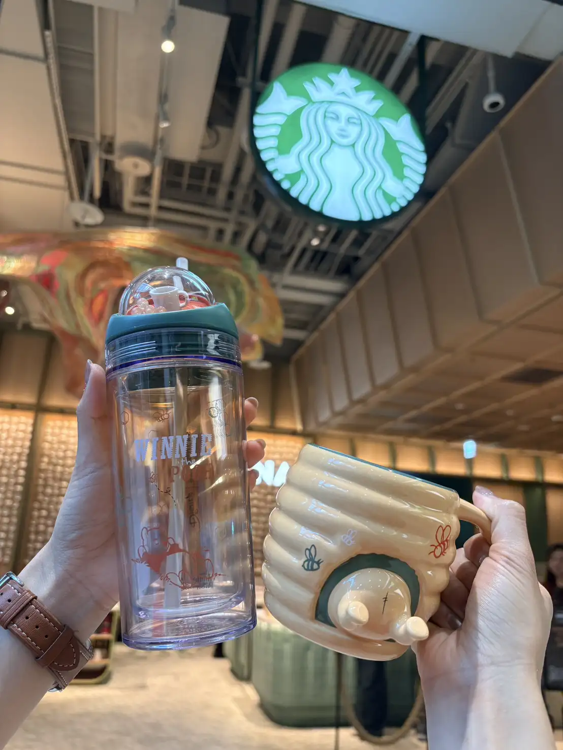 Hunny Pot、蜂蜜棒藏進設計,把百畝森林的甜蜜裝進每天一杯。(圖/星巴克提供)