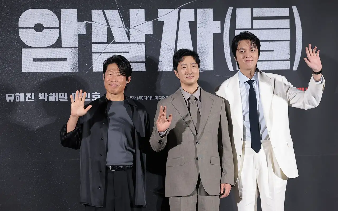 柳海真、朴海日、李敏鎬因演出《暗殺者們》被網友炎上。(圖/翻攝自news1)