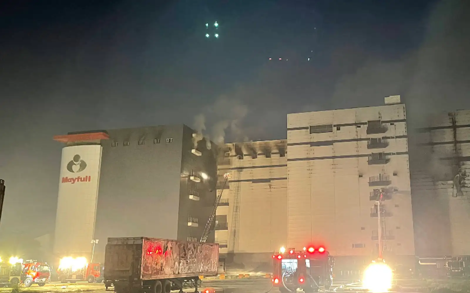 美福倉儲悶燒21天!爭鮮食材全燒毀求賠4386萬。(圖/翻攝Google Maps)