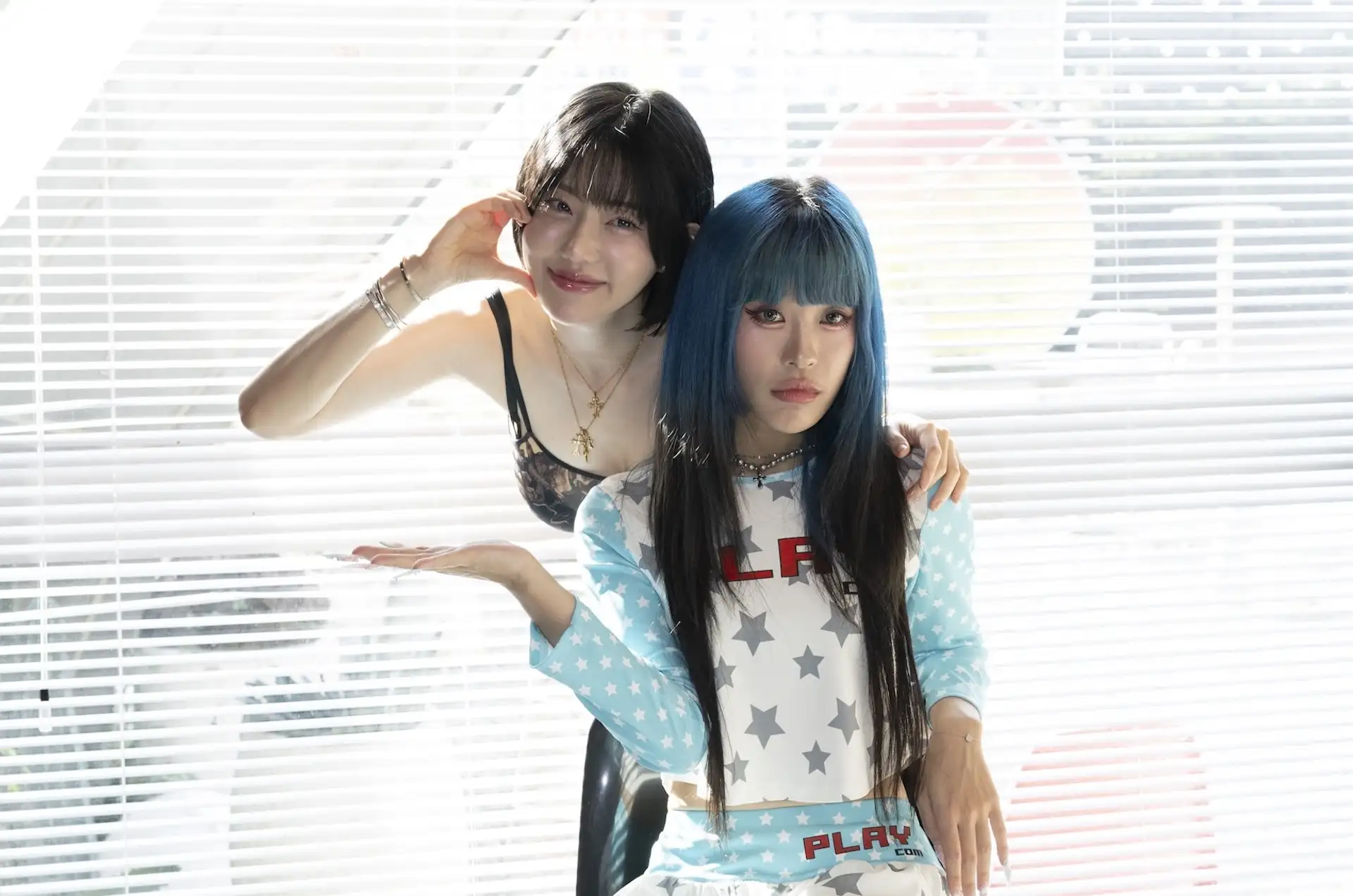 C.Holly(右)和DJ SODA分享感情經驗。(圖/AOA星鏈艾歐亞提供)