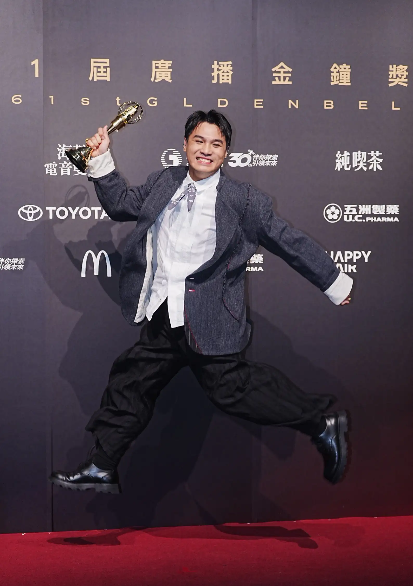 巫巴克獲獎感性感謝已故父親,以及母親的愛。(圖/記者陳明中攝)