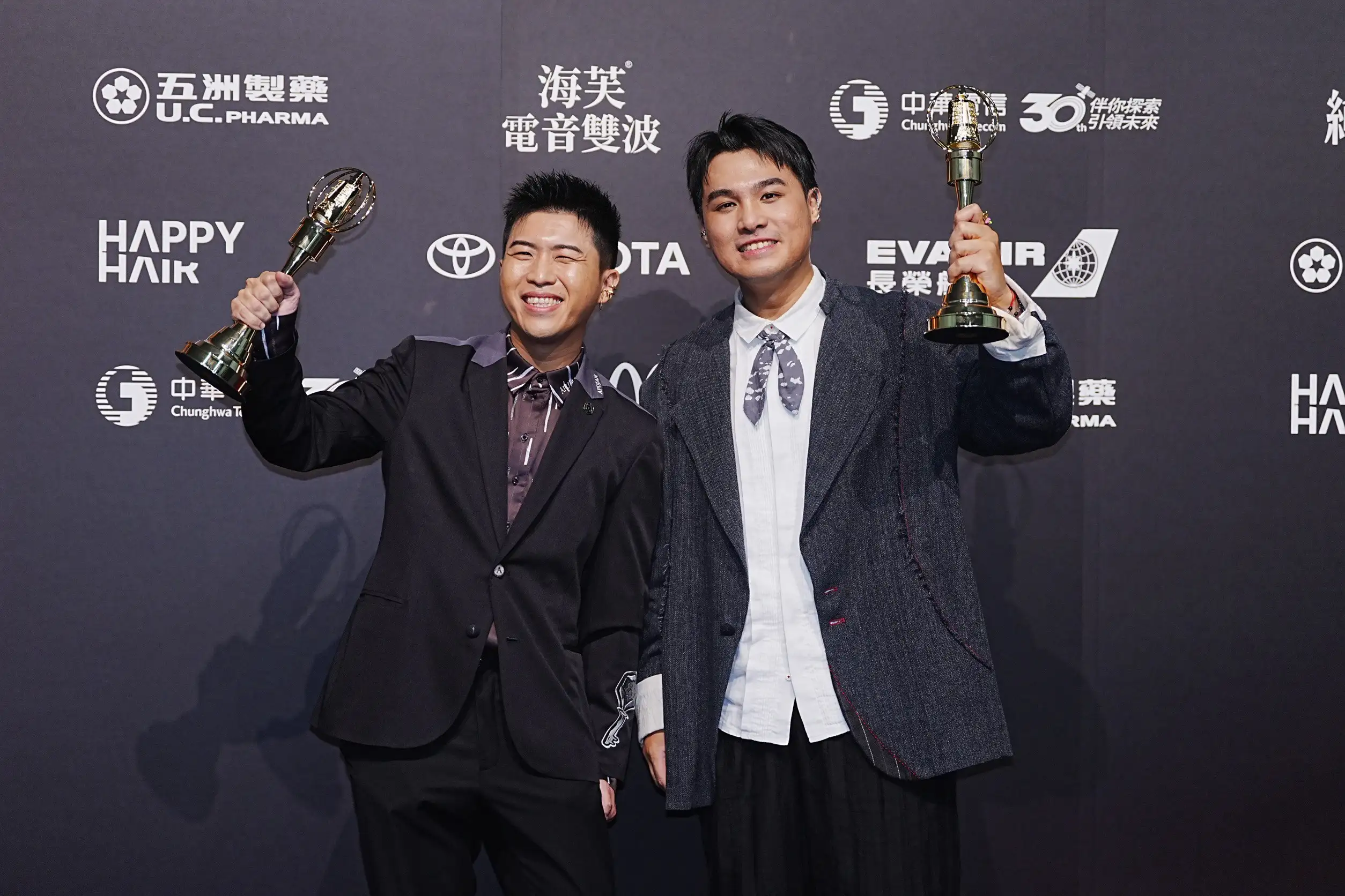 巫巴克(胡聖瑋)、內克(吳宇軒)除了是入圍者外,分別擔任交流派對主持人以及典禮司儀,兩人都憑實力拿下獎項。(圖/記者陳明中攝)