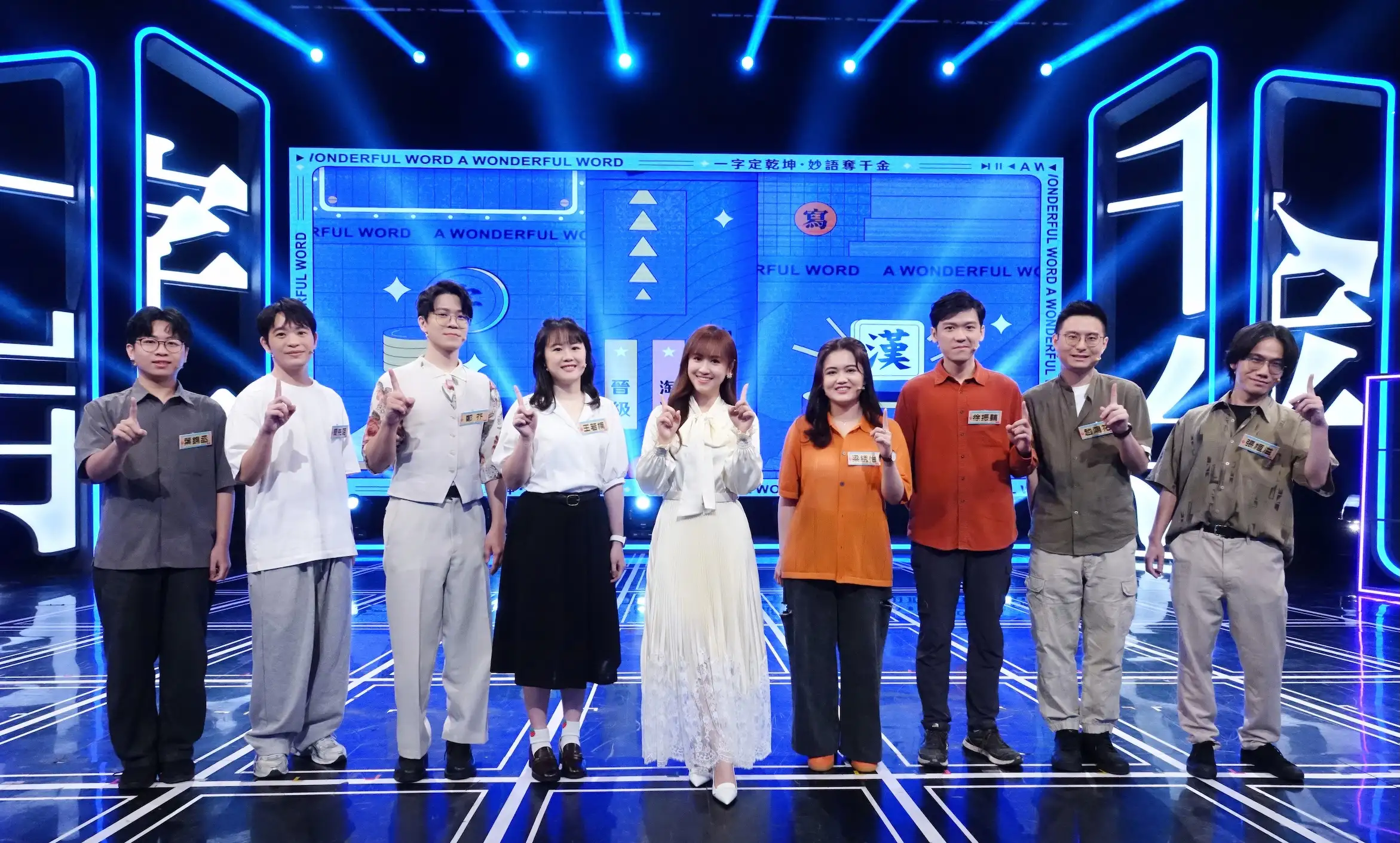 Sandy吳姍儒與本週參賽者合照。（圖／公視提供）