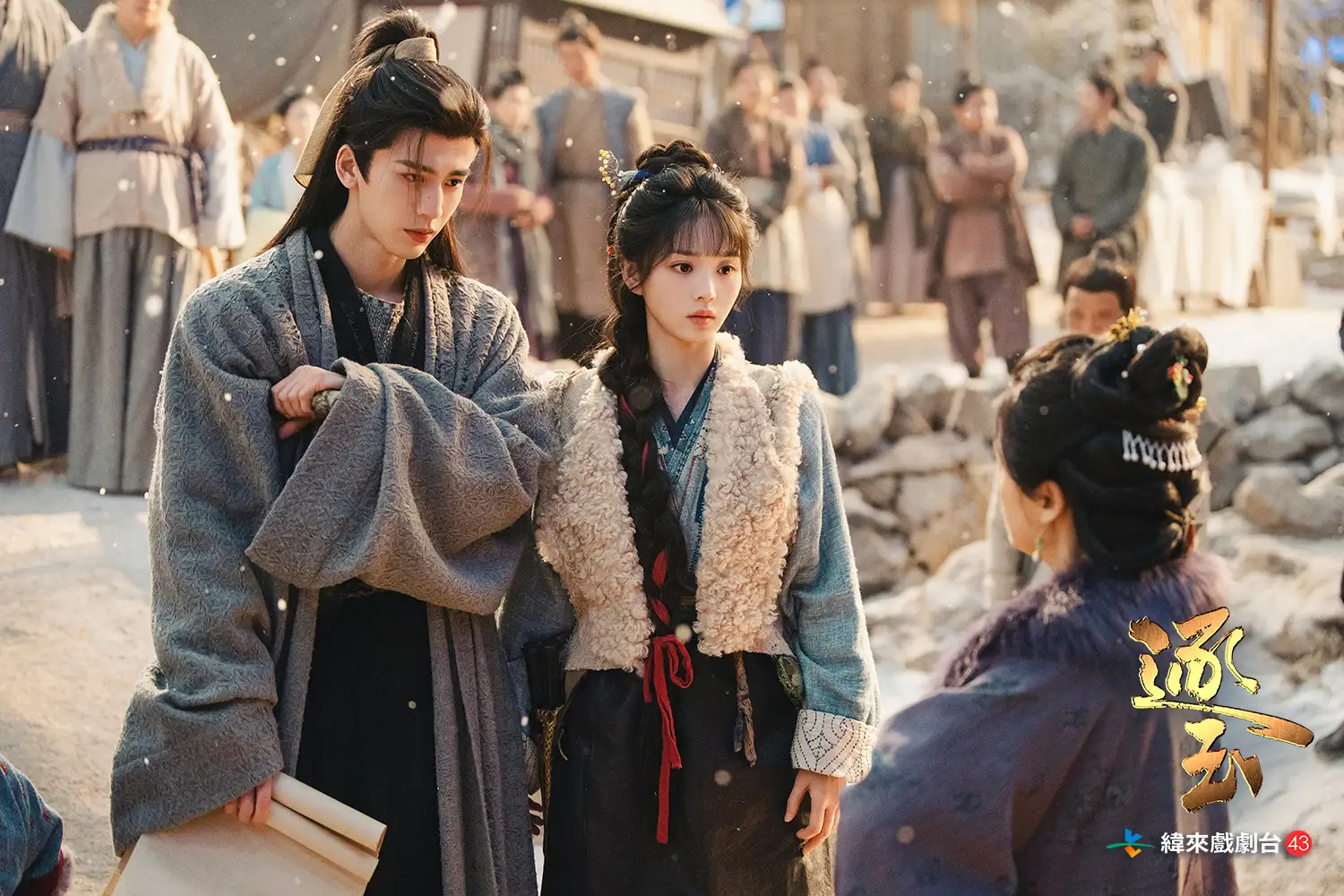 張凌赫(左)說拍《逐玉》時,導演特愛給他「加血」,血愈多讓他愈嗨。(圖/緯來戲劇台提供)