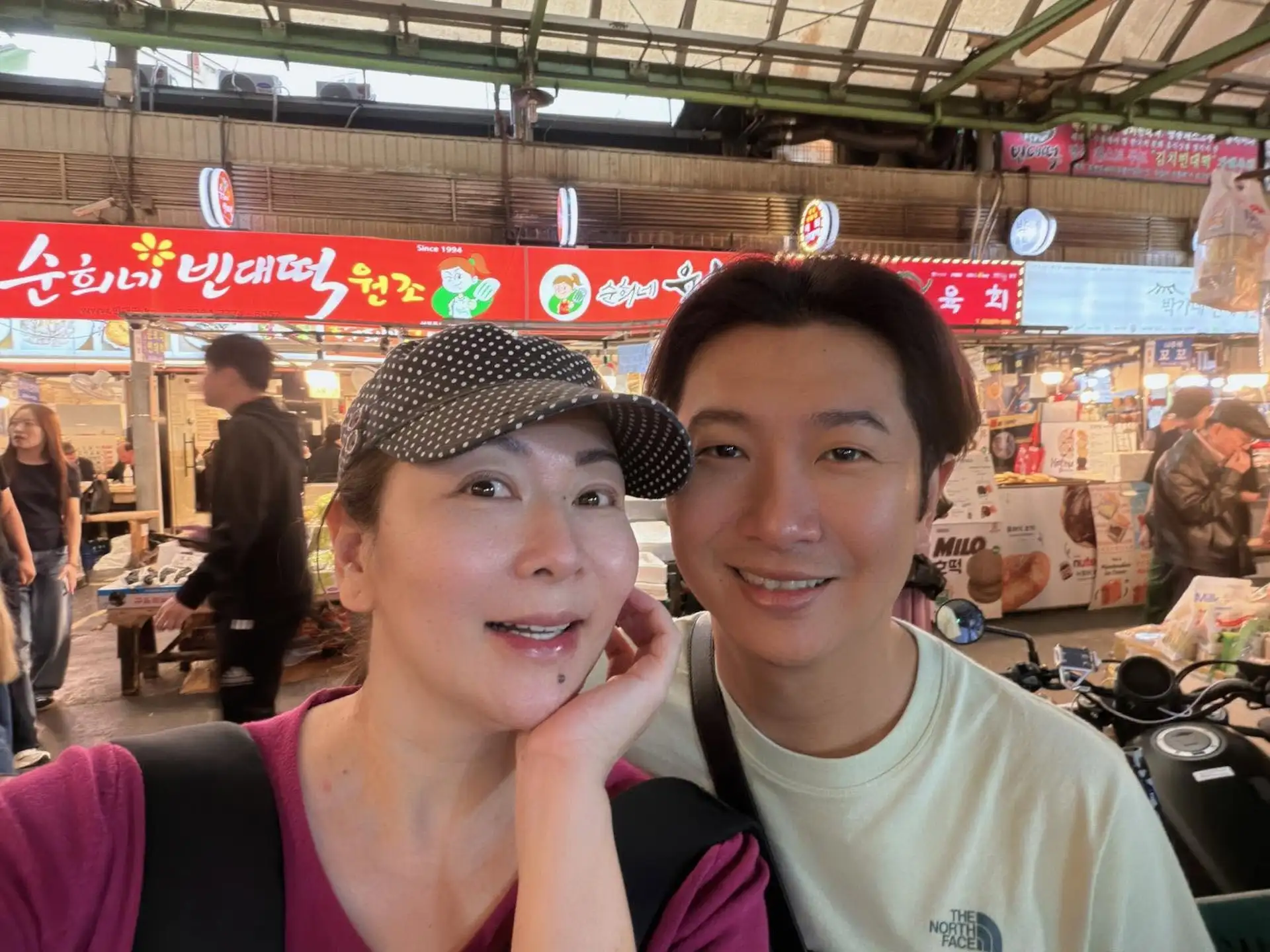 張秀卿(左)和王國贊陷入債務糾紛。(圖/翻攝張秀卿臉書)