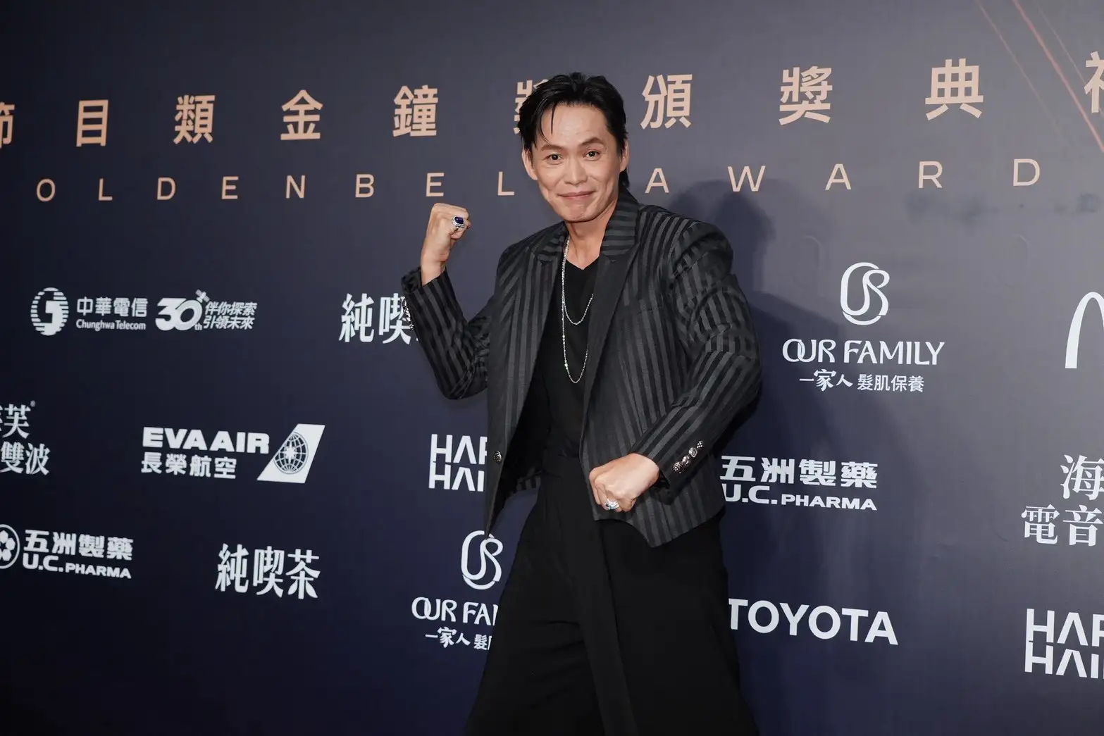 黃鐙輝戴7位數珠寶亮相金鐘紅毯。(圖/記者陳明中攝)