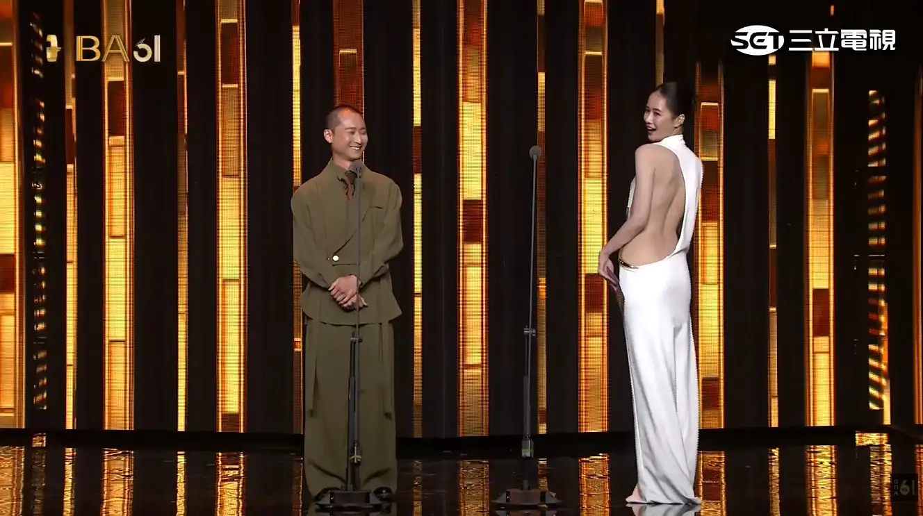 千千禮服超性感。（圖／翻攝自金鐘獎 Golden Bell Awards YouTube）