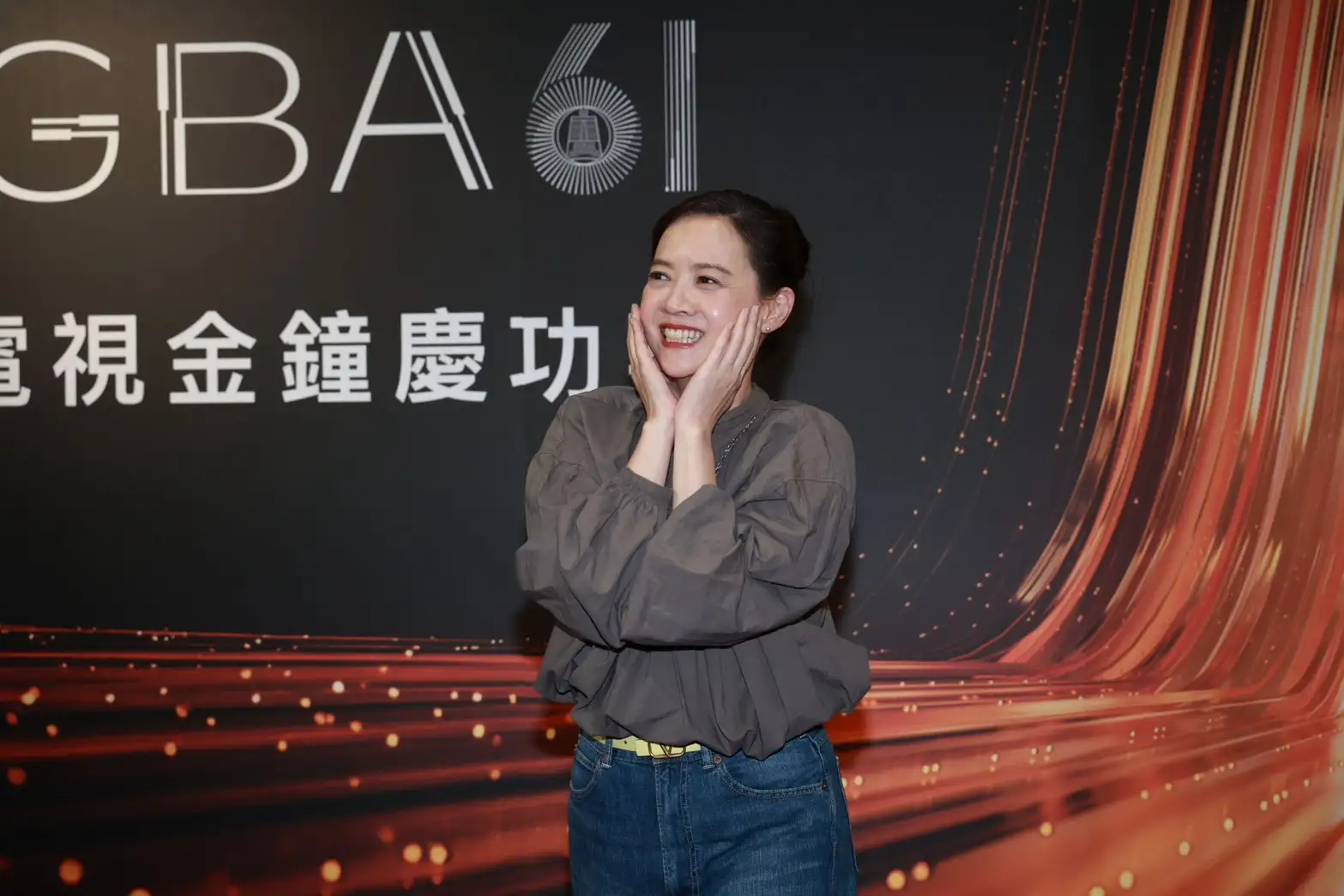 曾寶儀出席第61屆金鐘獎慶功宴,分享得獎心情與親友傳來的祝賀訊息。(圖/記者許方正攝)
