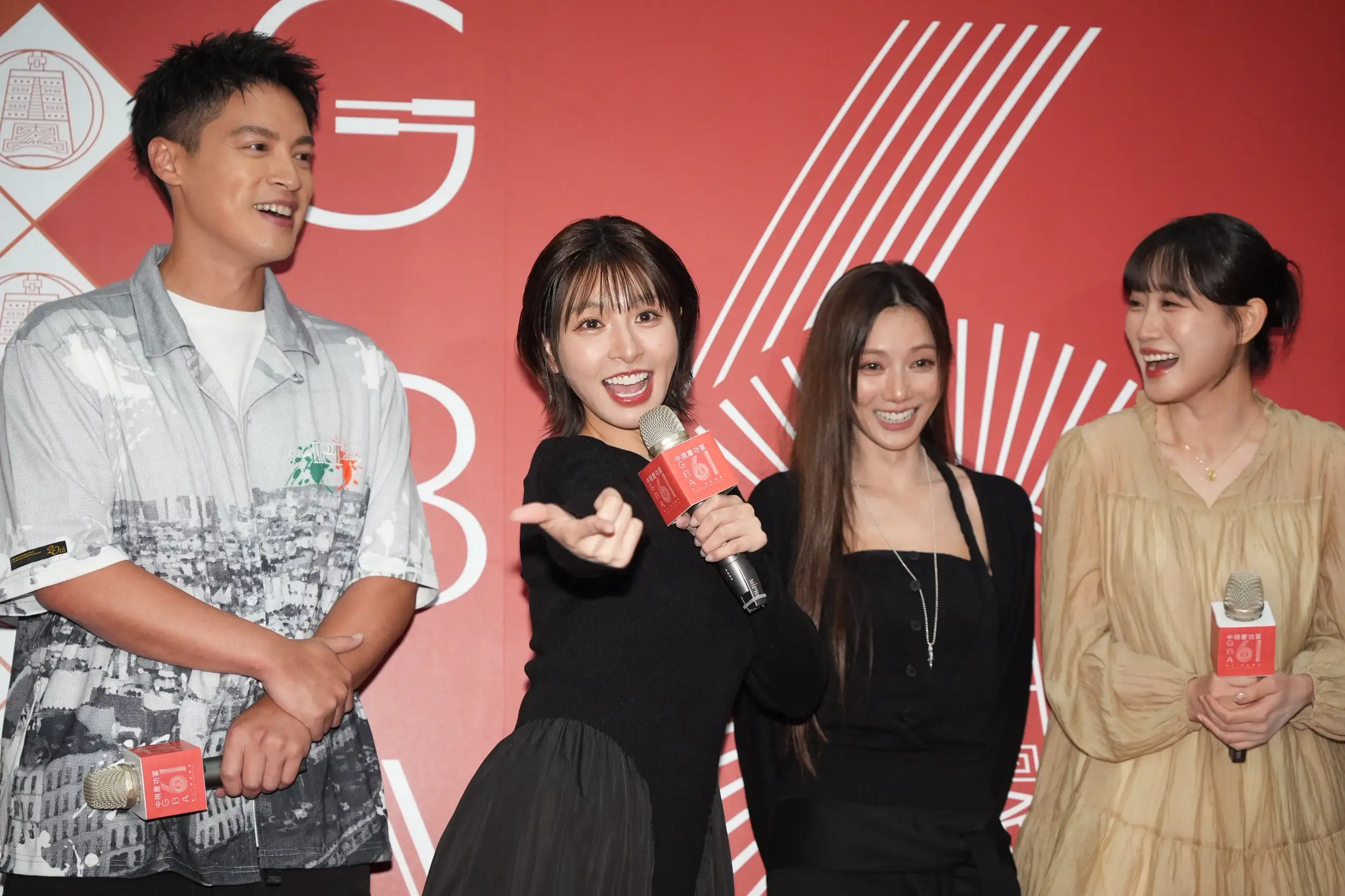 峮峮對於何時回歸《飢餓遊戲》主持陣容,笑喊「敬請期待」。(圖/記者陳明中攝)