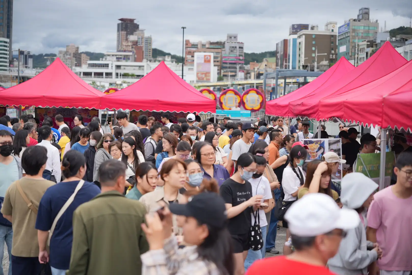 豆比登辦市集吸5萬人,現場美食24分鐘完售。(圖/促咪市集提供)