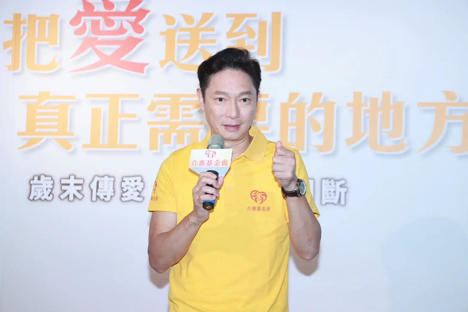 謝祖武的母親於2015年確診失智症,他和家人共投入長達9年8個月的時間照顧。(圖/娛樂中心)