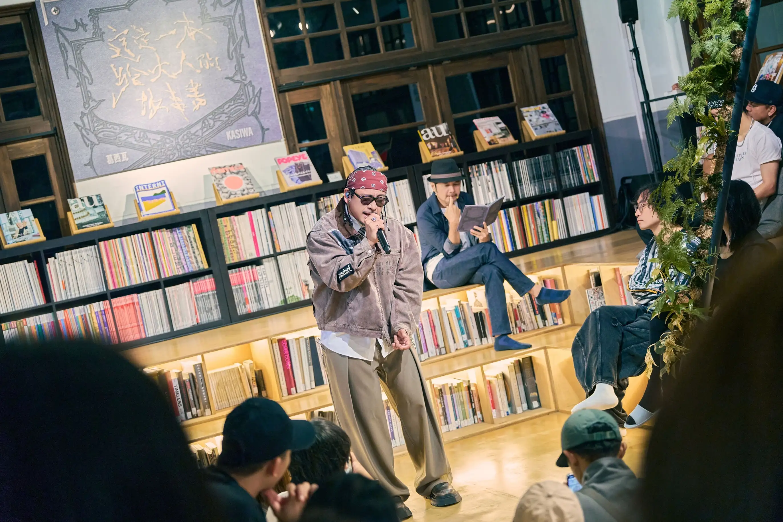 金曲歌手葛西瓦睽違四年推出全新華語專輯《這是一本给大人的故事書》,導聽會現場分享創作心路歷程。(圖/環球音樂提供)