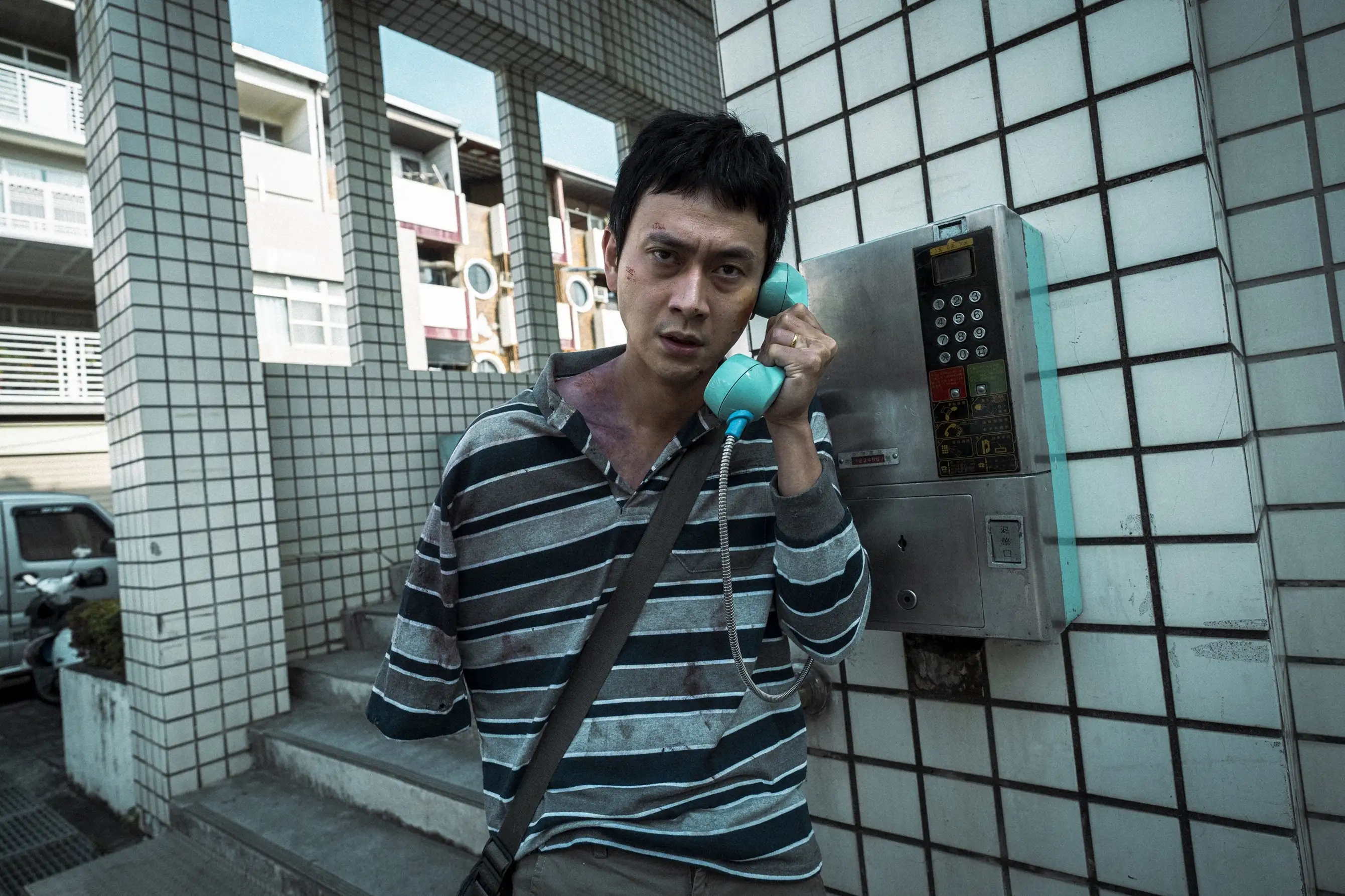 劉冠廷MV中下場超慘。(圖/環球提供)