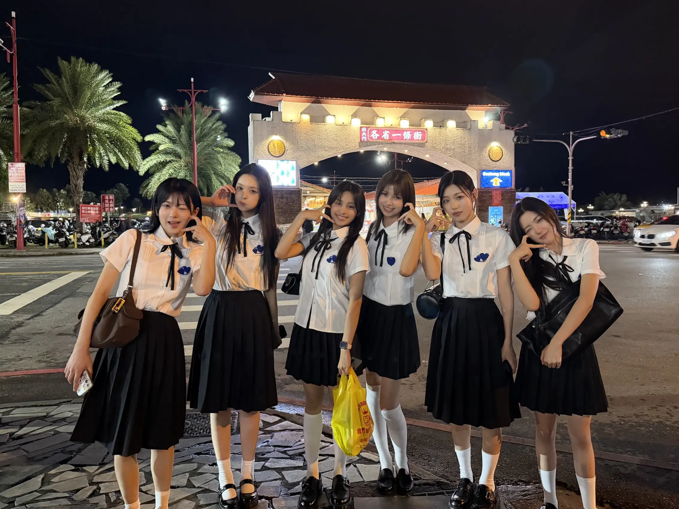 AtHeart成員BOME(左起)、NAHYUN、KATELYN、MICH、ARIN、SEOHYEON。(圖/TITAN CONTENT提供)