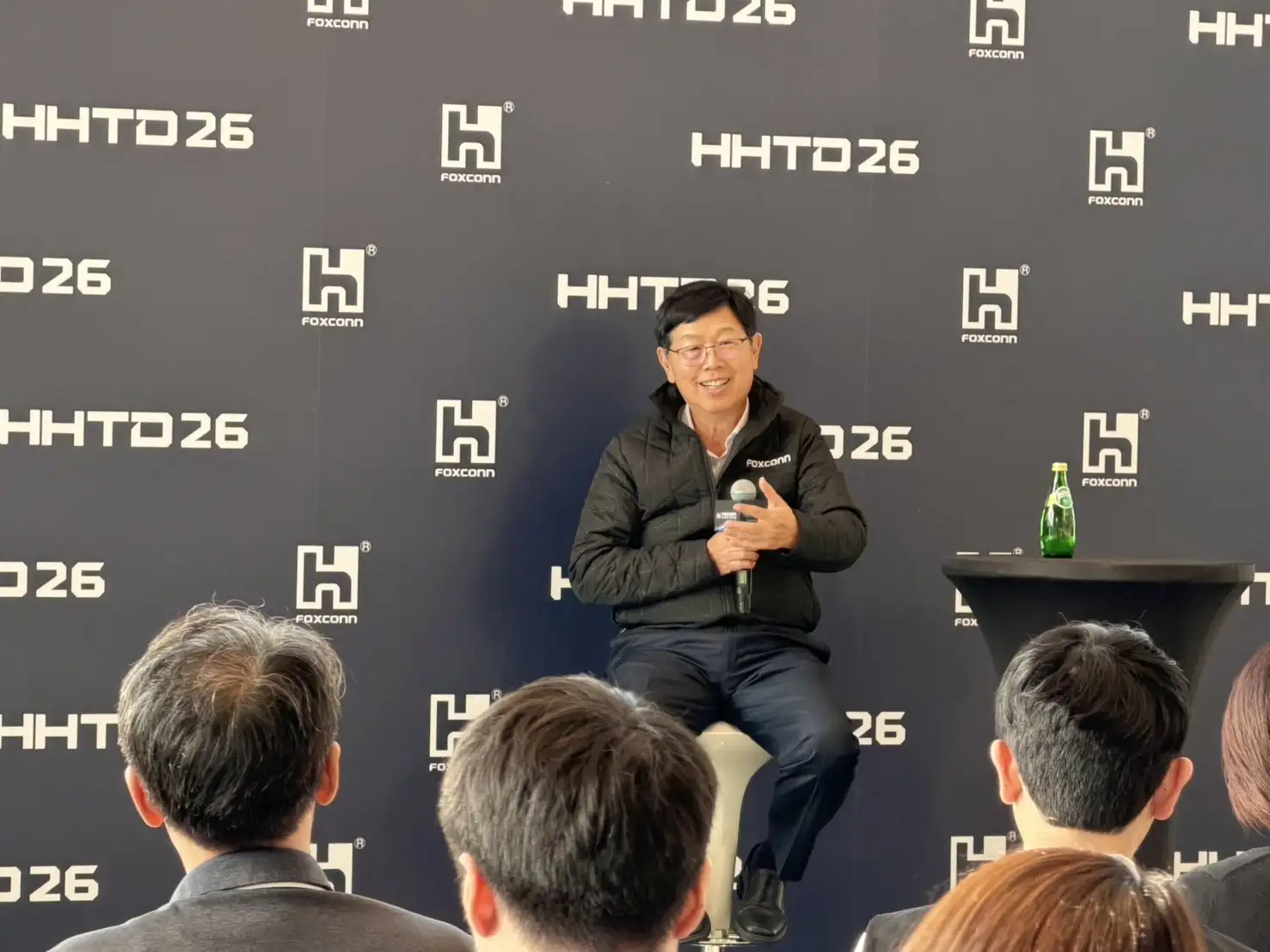 鴻海董事長劉揚偉在2026年鴻海科技日接受媒體聯訪。(圖/蔣欣倫攝)