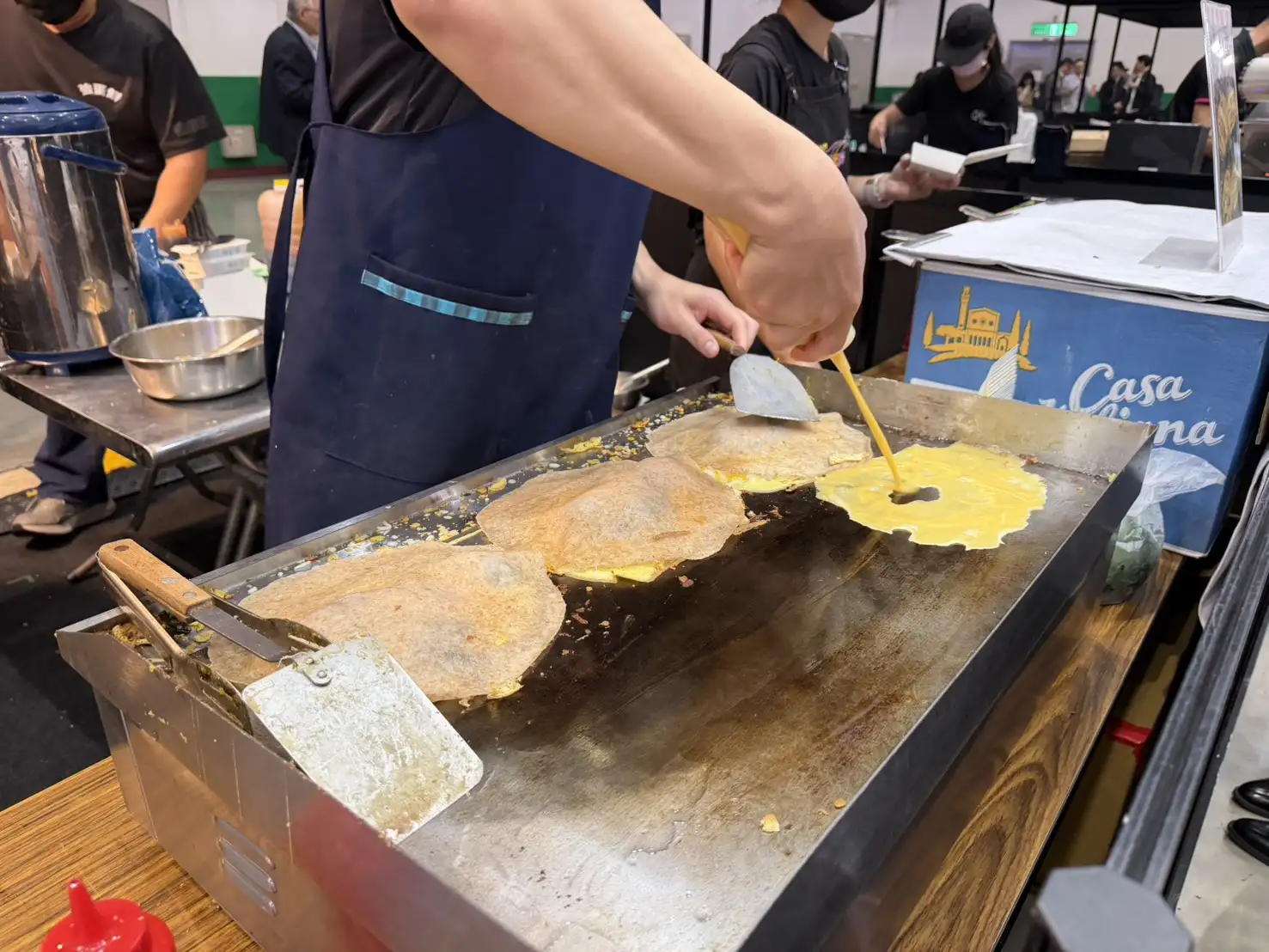 鴻海科技日現場也吃得到酥香蛋餅。（圖／蔣欣倫攝）