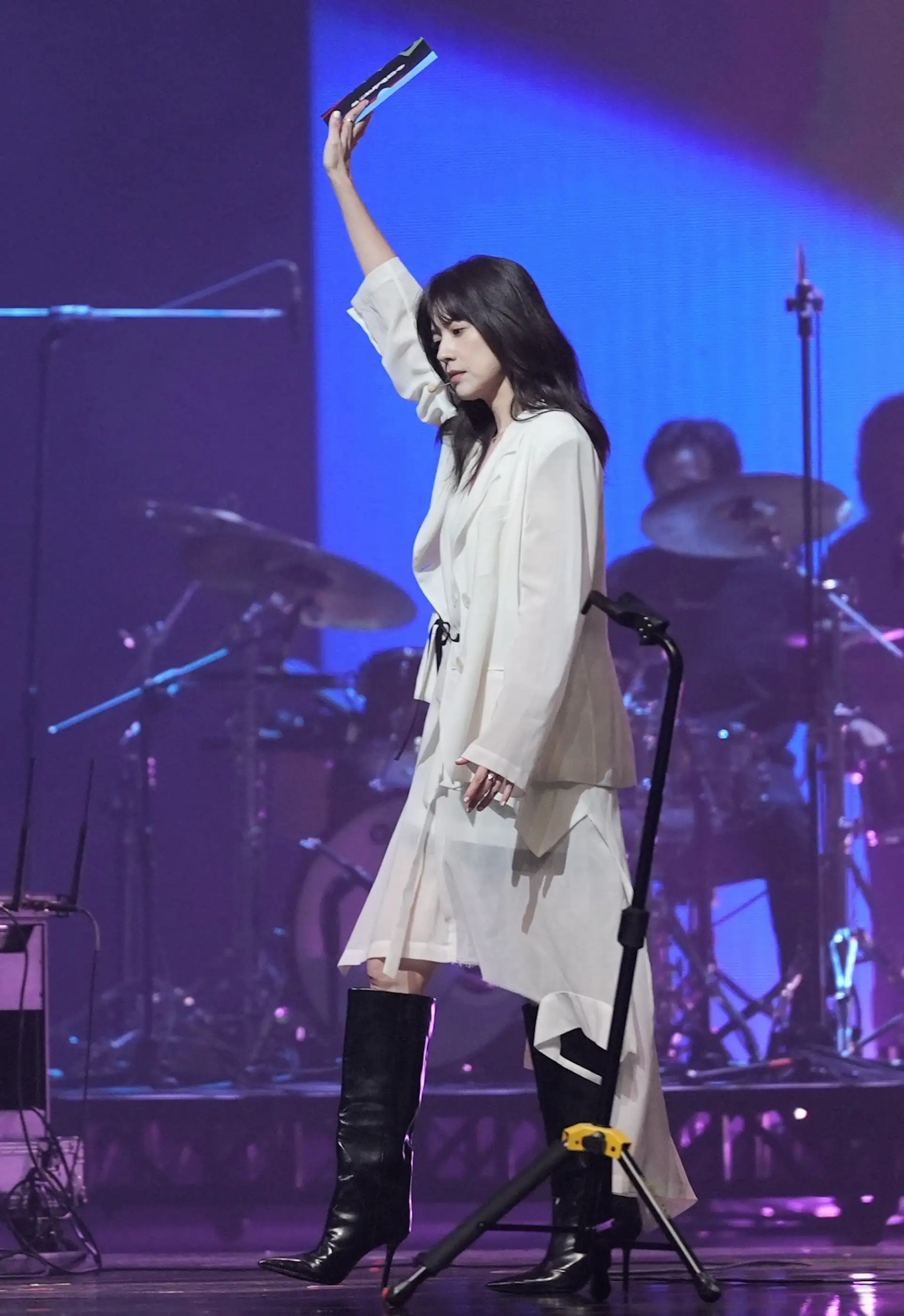 林予晞登台演唱,但聲音都被蓋過。(圖/記者陳明中攝)