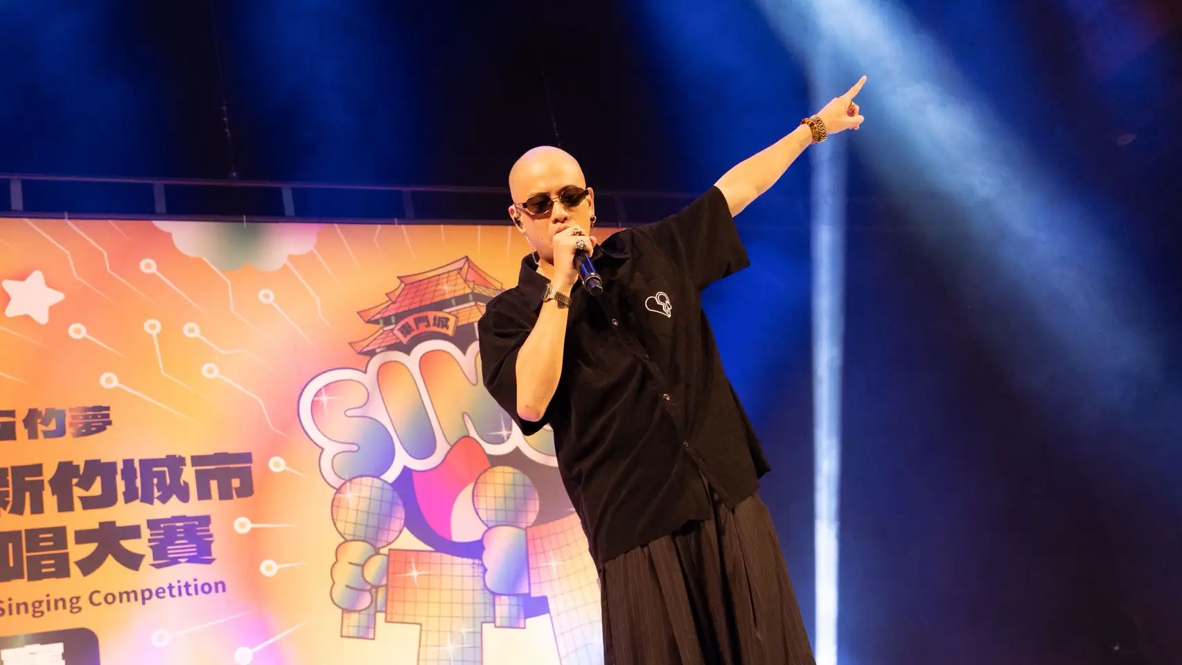 金曲歌王呂士軒擔任「2026新竹城市新聲歌唱大賽」複賽評審並登台開場。(圖/新竹市文化局提供)