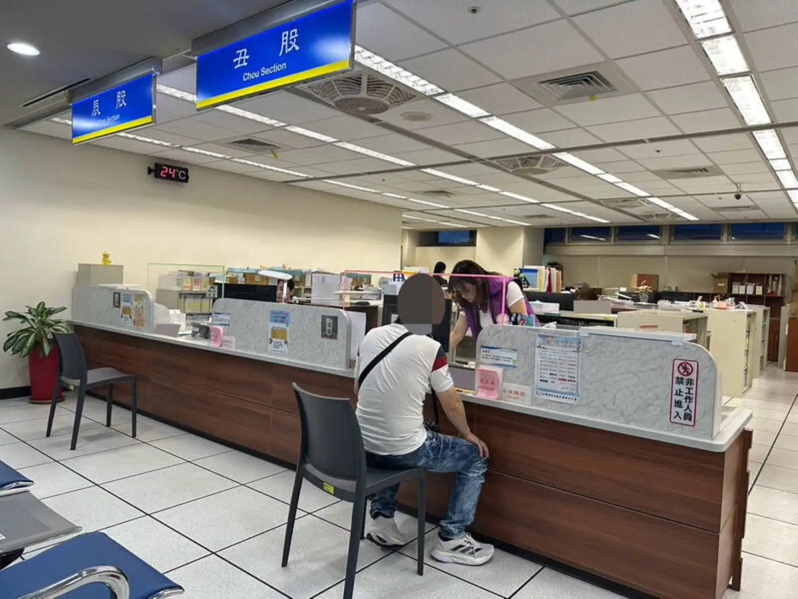 新北單親爸幫毒駕兒子繳罰鍰。(圖/翻攝畫面)