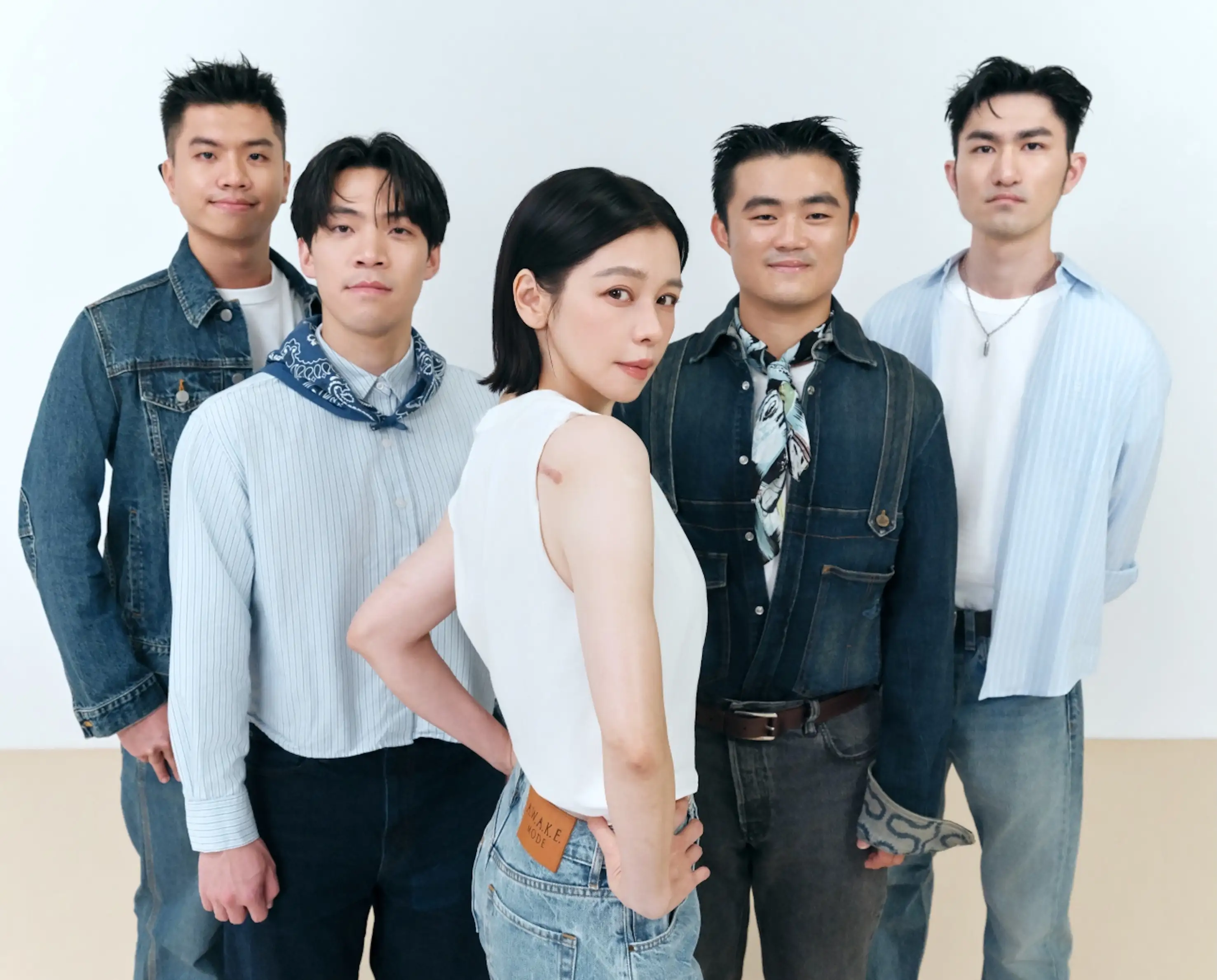 徐若瑄首度穿上背心展示塵封20年的疤痕。(圖/羅慧夫顱顏基金會提供)