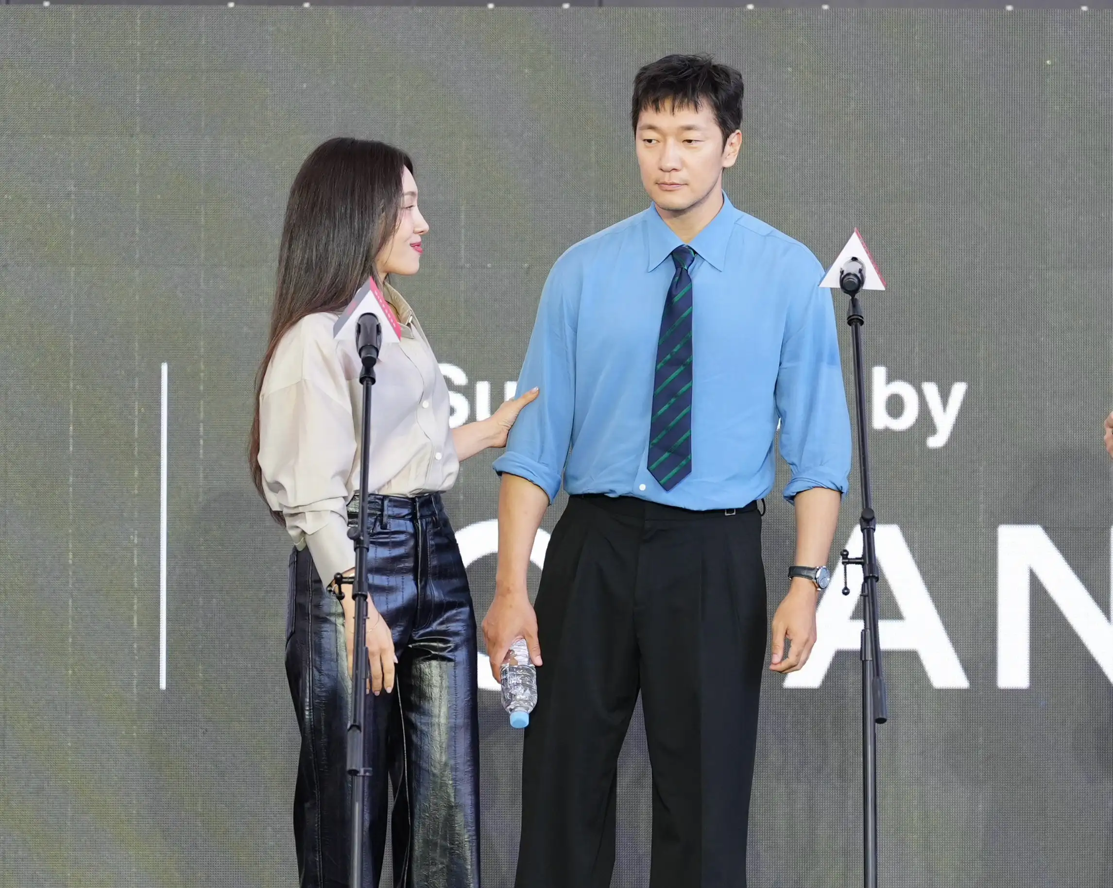 崔嬉序大讚孫錫久身材超讚。(圖/記者陳明中攝)