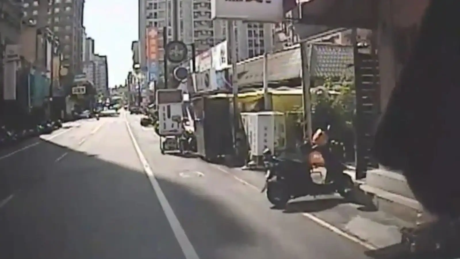 桃園一間燒臘店爆發砍人衝突。(圖/翻攝畫面)